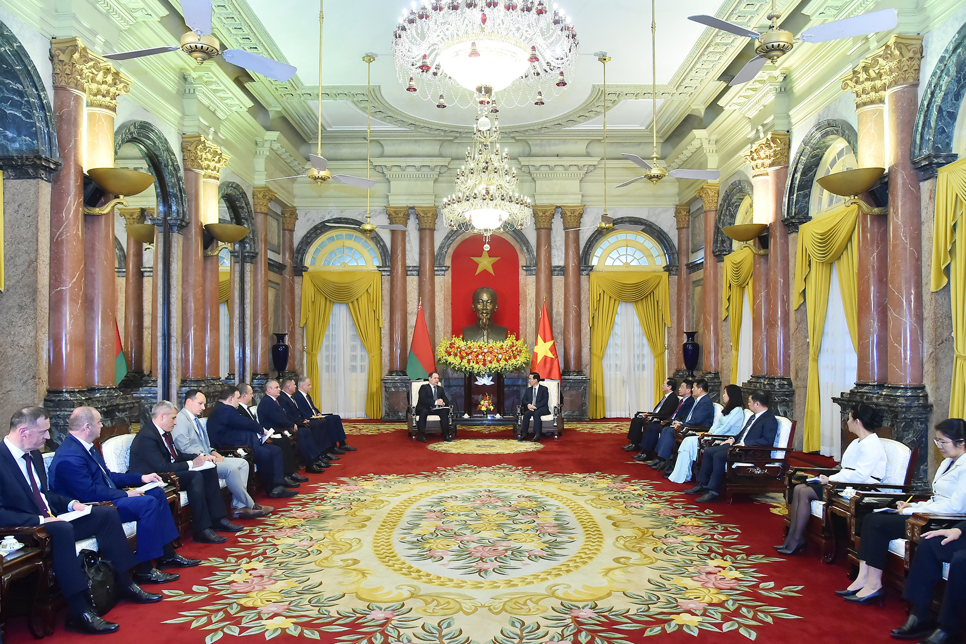 Quang cảnh buổi tiếp của Chủ tịch nước Võ Văn Thưởng với Thủ tướng Cộng hòa Belarus Roman Golovchenko tại Phủ Chủ tịch.