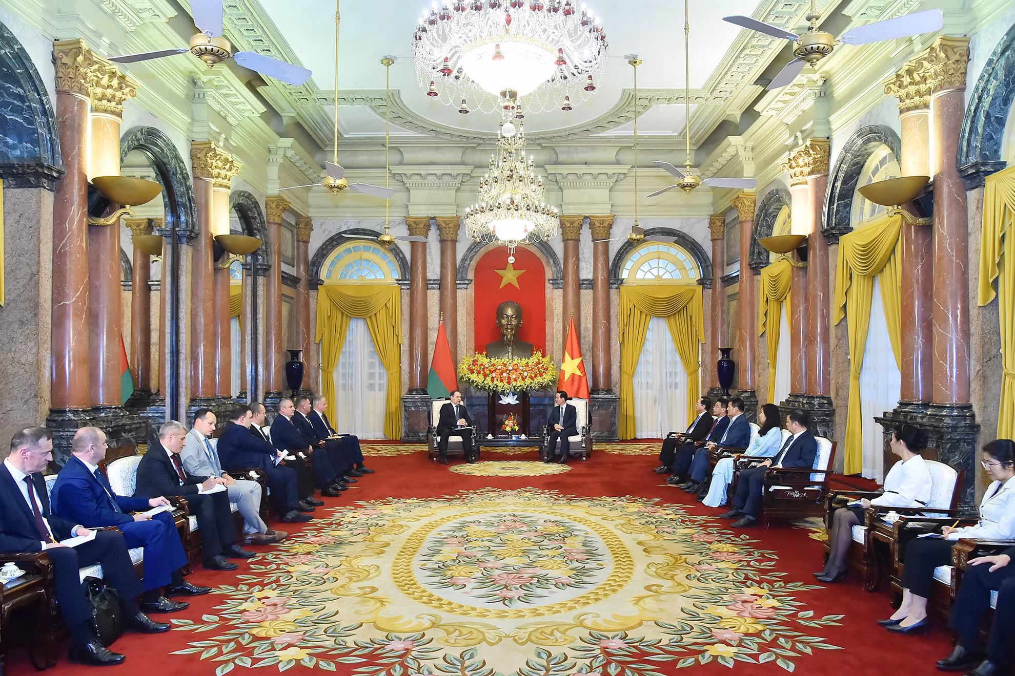 Quang cảnh buổi tiếp của Chủ tịch nước Võ Văn Thưởng với Thủ tướng Cộng hòa Belarus Roman Golovchenko tại Phủ Chủ tịch.