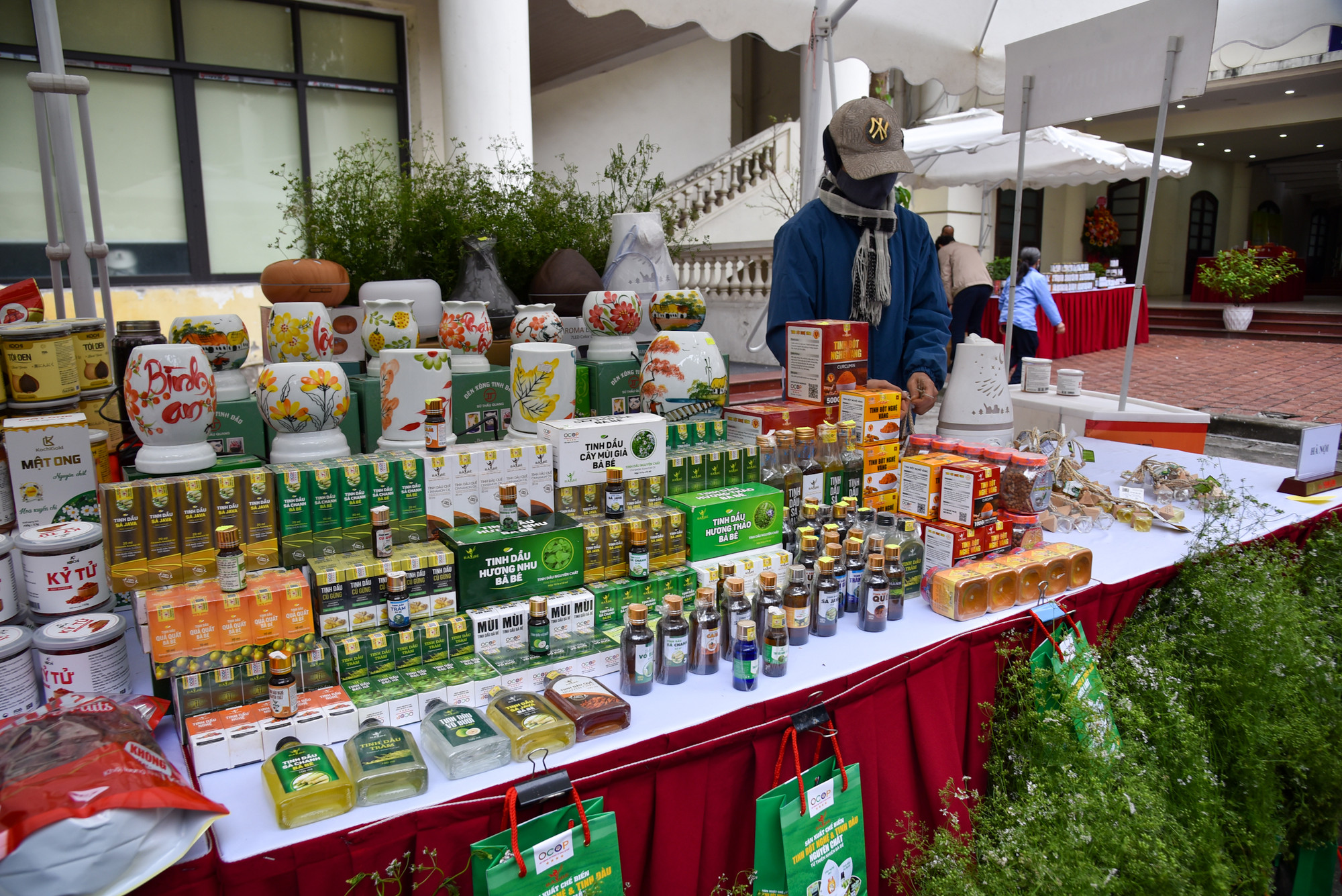 Nhiều sản phẩm OCOP từ 3 - 5 sao được trưng bày.