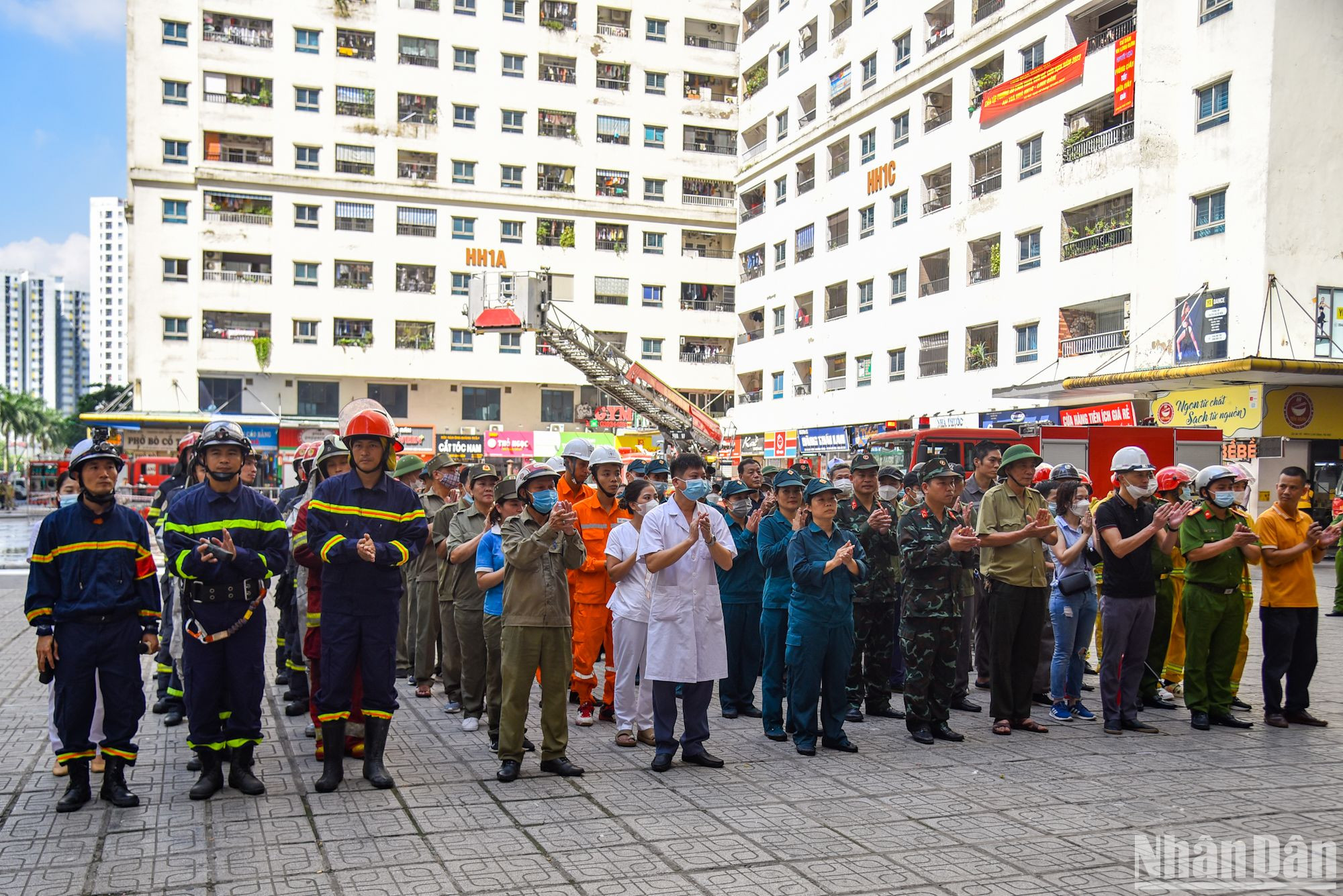 Do thường xuyên luyện tập nên các lực lượng Phòng cháy chữa cháy đã phối hợp nhịp nhàng cùng với những lực lượng khác, triển khai ăn ý dưới sự chỉ huy tập trung và thống nhất. Hơn 50 cán bộ, chiến sĩ, dân phòng, dân quân tự vệ đã hoàn thành xuất sắc buổi thực tập, thực hiện đúng theo như kế hoạch đã đề ra.