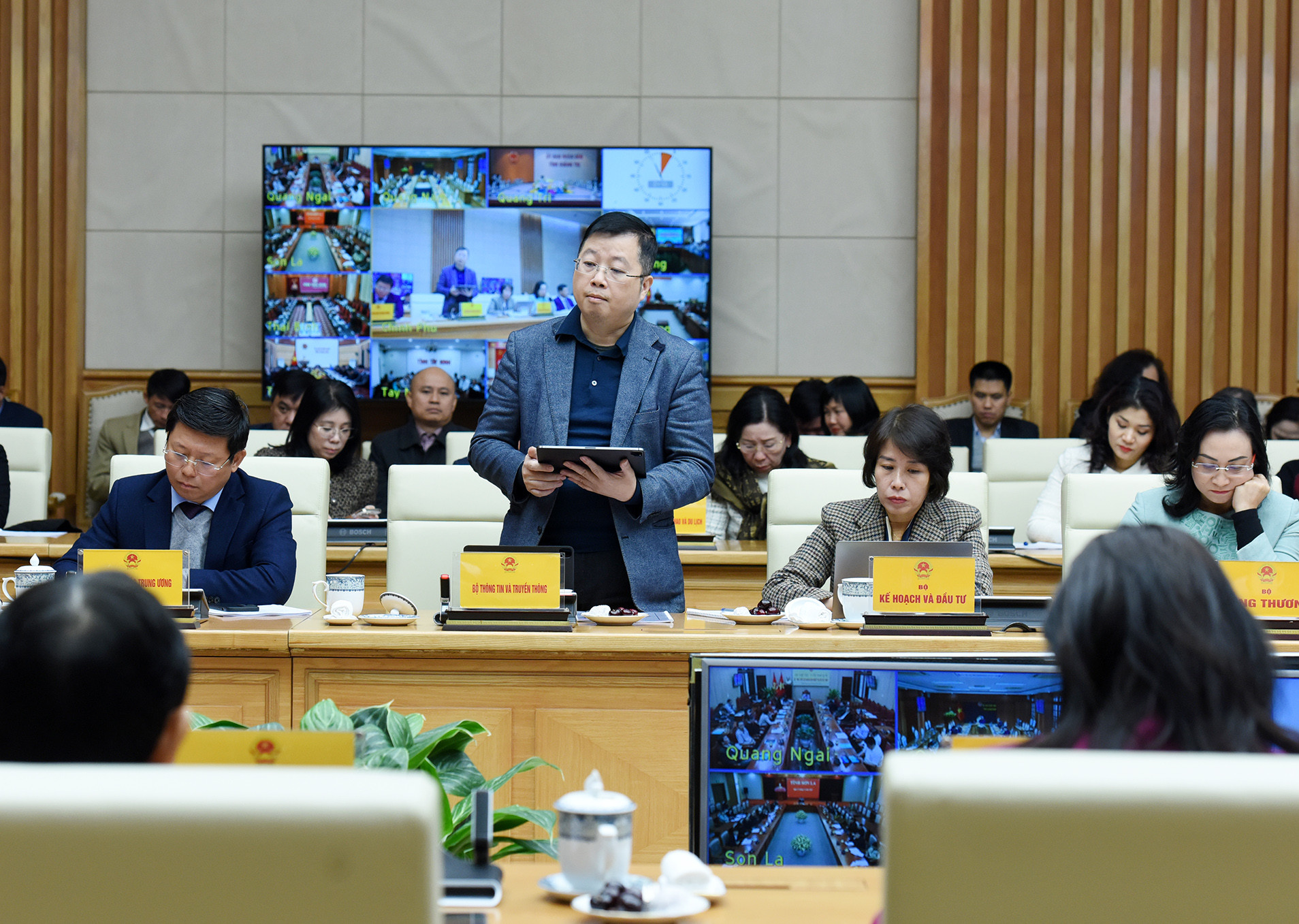 Thứ trưởng Thông tin và Truyền thông Nguyễn Thanh Lâm: Nhà nước cần thúc đẩy công nghiệp văn hóa bằng biện pháp tham gia thị trường như là một khách hàng lớn của văn hóa, là khách hàng khó tính nhưng cũng là khách hàng sòng phẳng có đủ nguồn lực.