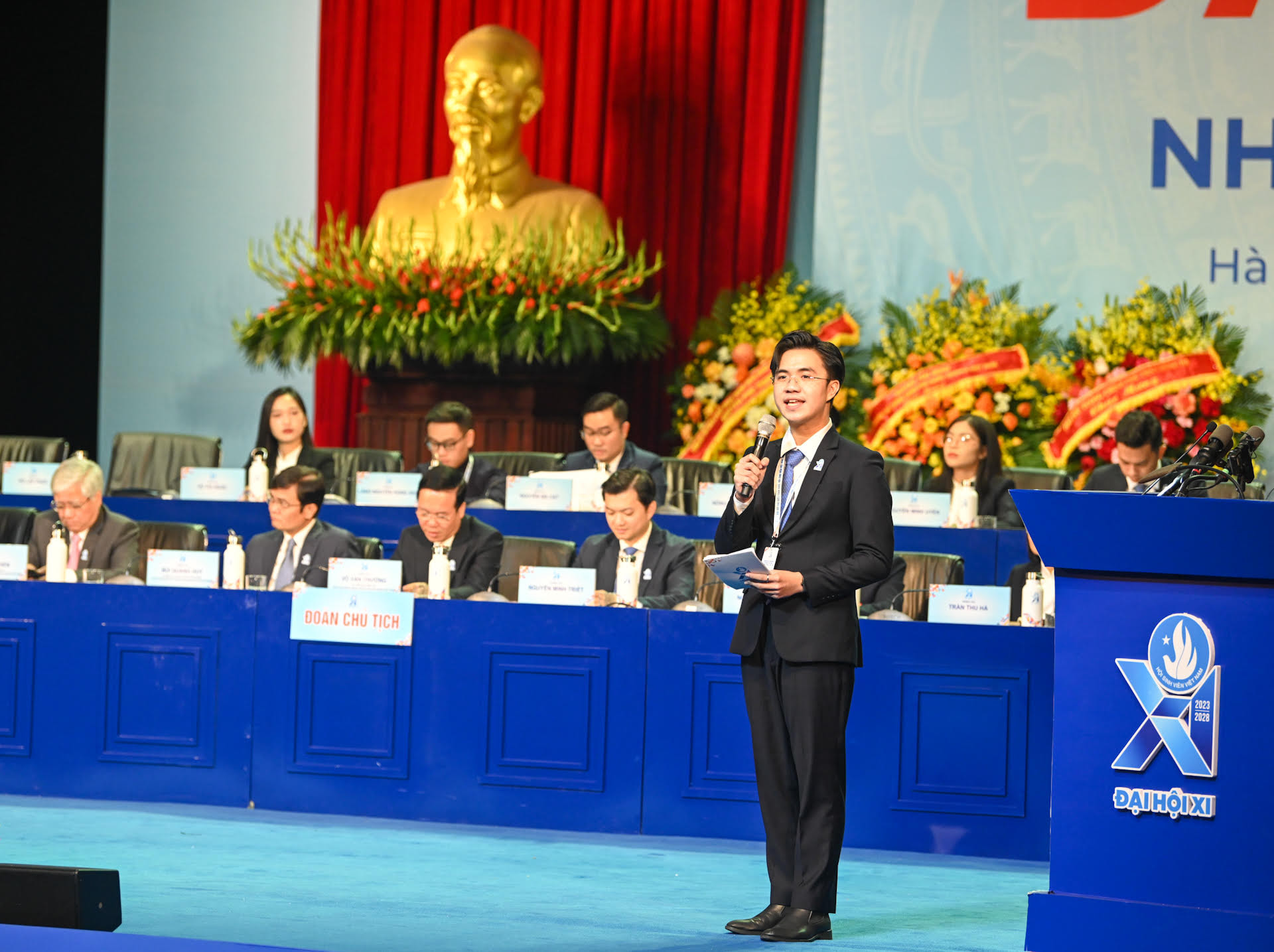 Các đại biểu Hội sinh viên thành phố Hồ Chí Minh trình bày tham luận tại Đại hội.