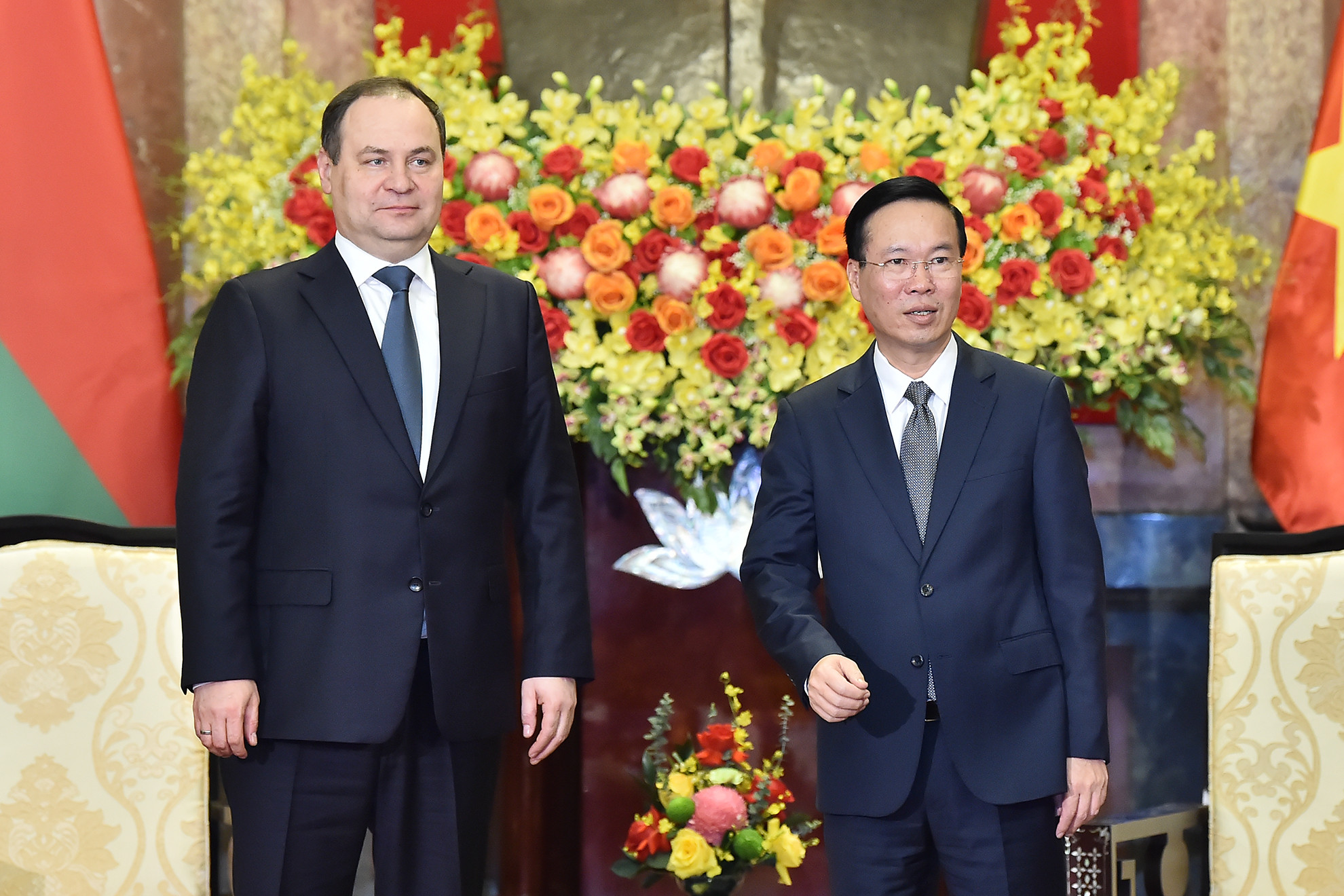 Chủ tịch nước Võ Văn Thưởng và Thủ tướng Cộng hòa Belarus Roman Golovchenko tại buổi tiếp ở Phủ Chủ tịch chiều 8/12.