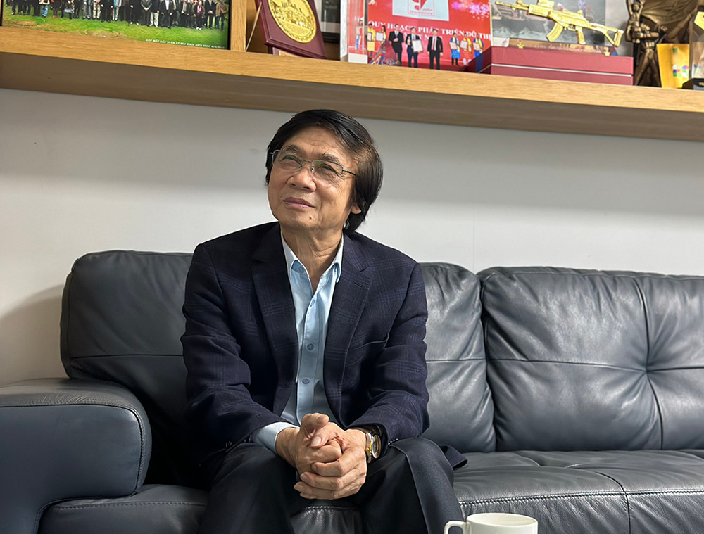 Đáng lẽ không nên có câu chuyện vỉa hè của ngày hôm nay. Đưa vấn đề này ra để nói vào thời điểm này thực ra là quá muộn. Nhẽ ra, câu chuyện vỉa hè phải được quản lý tốt từ 10 năm trước.