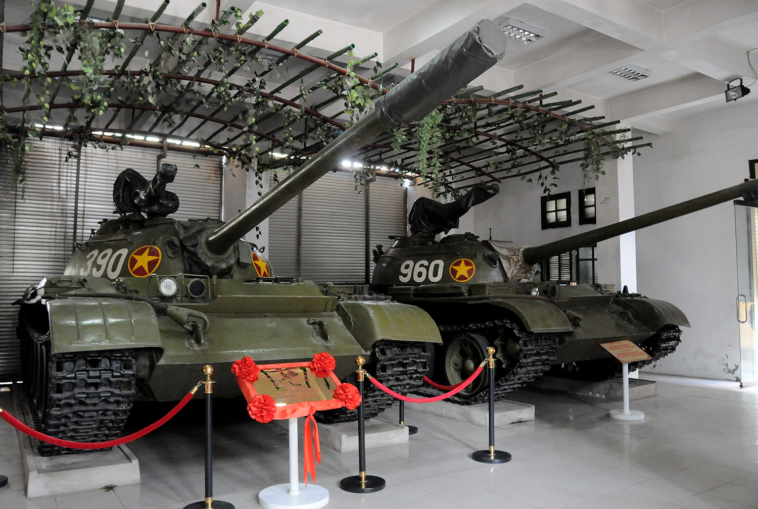 Trước khi tiến vào Dinh Độc Lập, xe 390 từng tham gia các trận đánh khốc liệt tại Huế, Đà Nẵng và các tỉnh Nam Trung Bộ, mang trên mình đầy vết tích bom đạn kẻ thù.