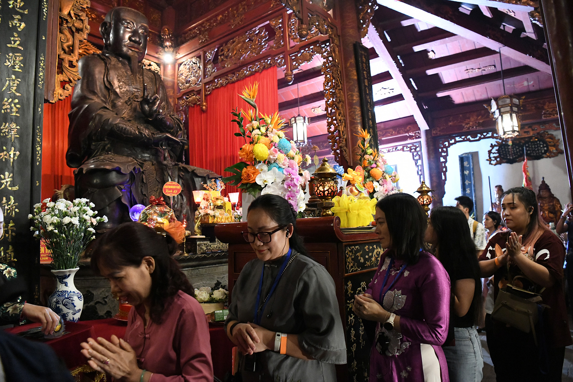 Tour đêm chạm vào linh thiêng, sống cùng huyền thoại. Tour đêm chạm vào linh thiêng, sống cùng huyền thoại.