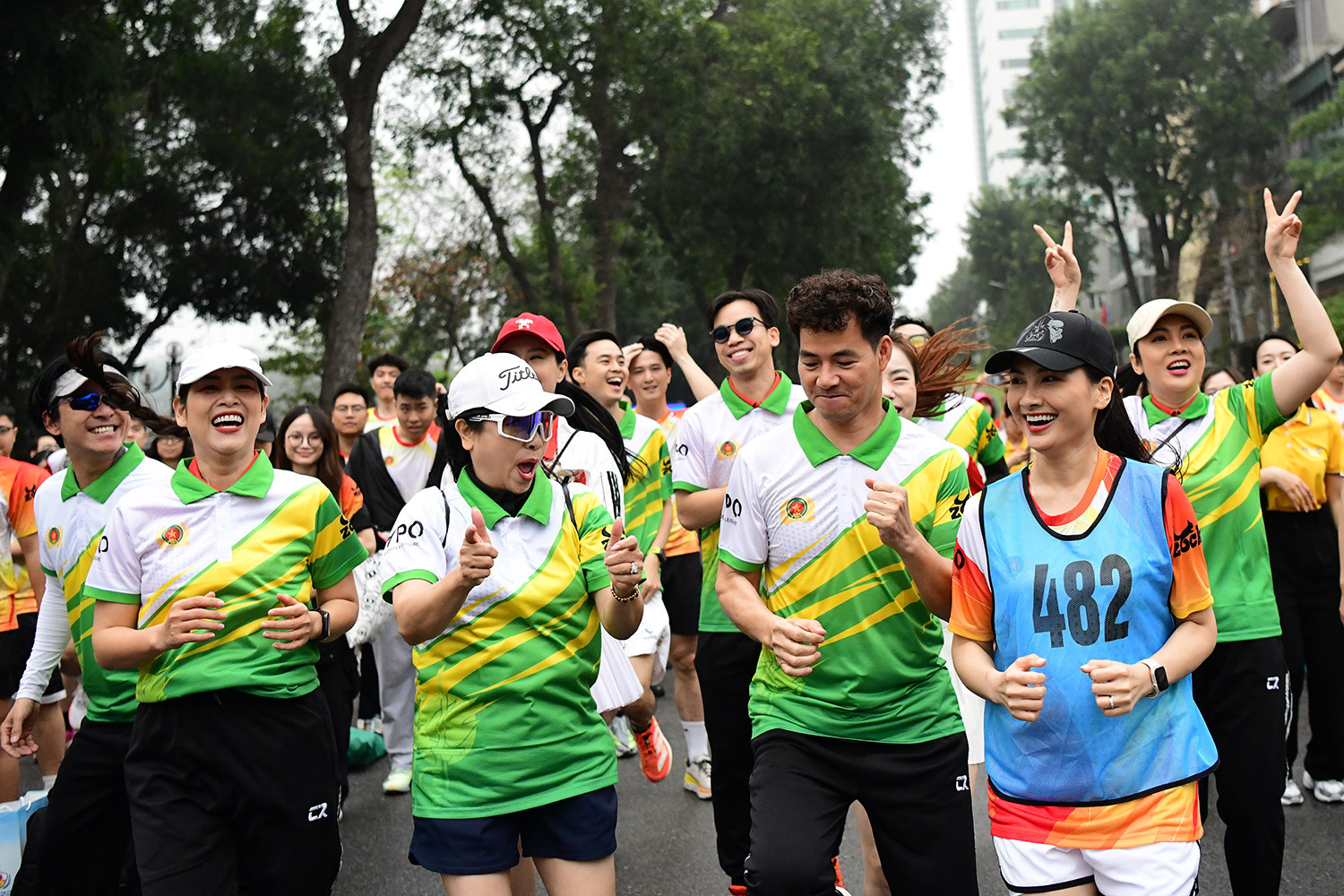 Nghệ sĩ Xuân Bắc và các nghệ sĩ truyền cảm hứng nhiệt huyết, tinh thần trách nhiệm vì cộng đồng. Nghệ sĩ Xuân Bắc và các nghệ sĩ truyền cảm hứng nhiệt huyết, tinh thần trách nhiệm vì cộng đồng.