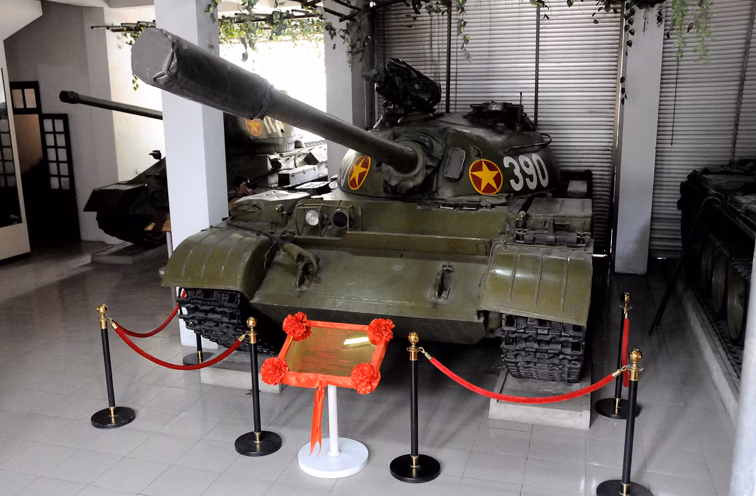 Cùng đó, xe tăng T59 số hiệu 390-Bảo vật Quốc gia, nhân chứng thép của thời khắc lịch sử được lưu giữ trang trọng tại Bảo tàng Tăng-Thiết giáp, Hà Nội.