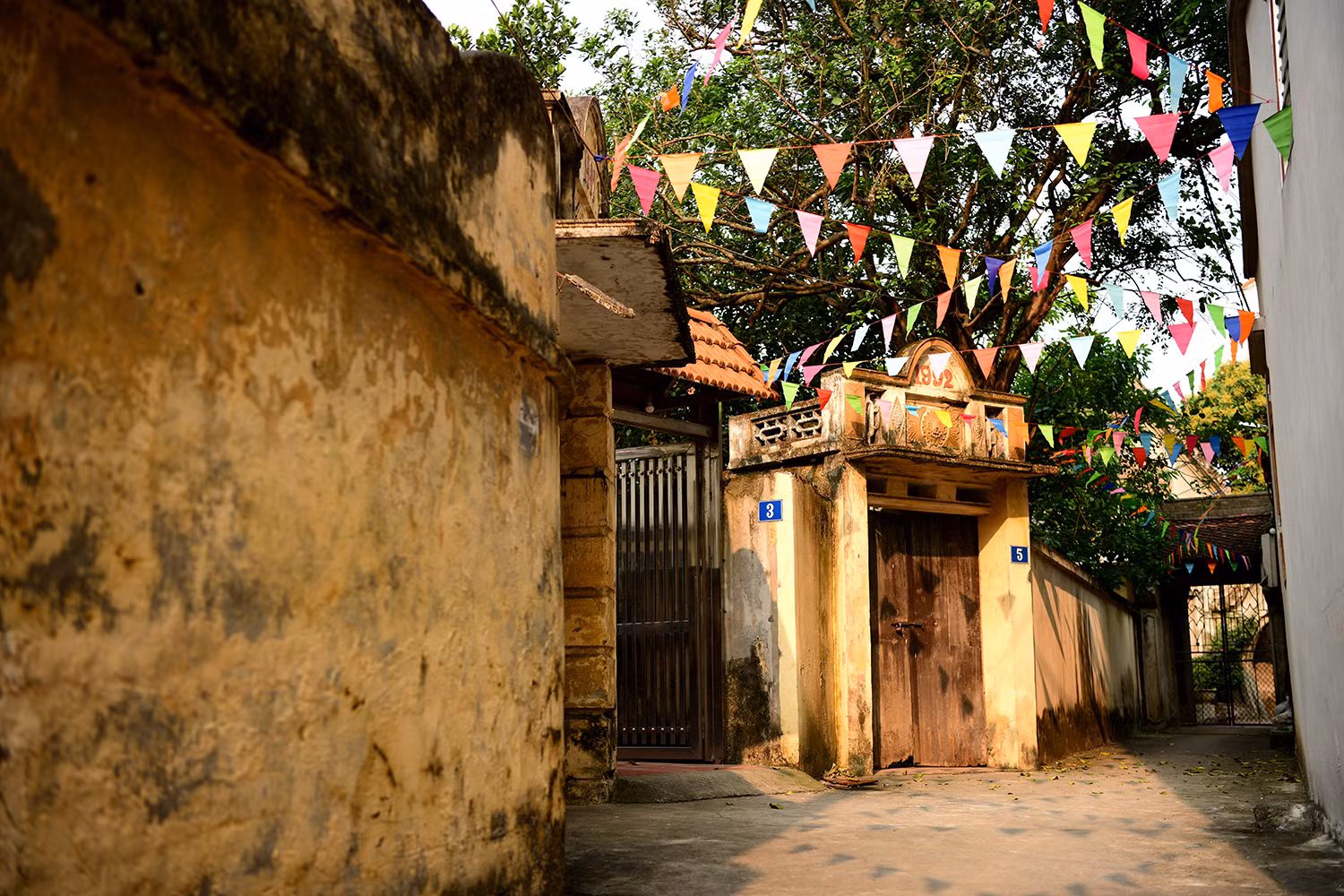 Không ồn ào, không vội vã, Ước Lễ lặng lẽ với nhịp sống chậm rãi, nơi thời gian như đọng lại nơi những con ngõ nhỏ.