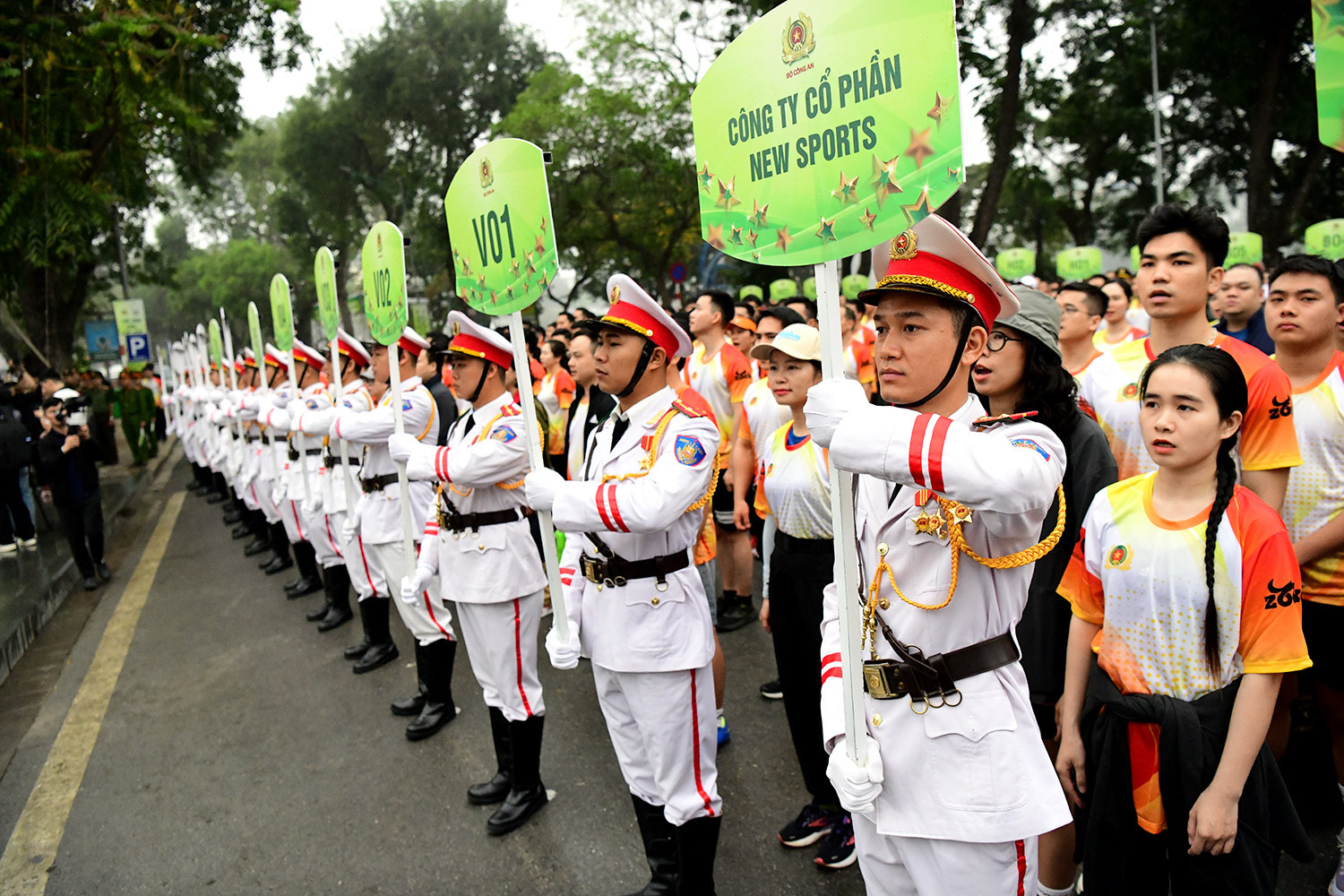 Sự kiện quy tụ gần 2.000 người từ 58 đơn vị Công an, 7 doanh nghiệp đồng hành, Hiệp hội Thể thao Công an nhân dân. Trong đó, gần 50 đội tuyển tham gia thi chạy tiếp sức. Sự kiện quy tụ gần 2.000 người từ 58 đơn vị Công an, 7 doanh nghiệp đồng hành, Hiệp hội Thể thao Công an nhân dân. Trong đó, gần 50 đội tuyển tham gia thi chạy tiếp sức.