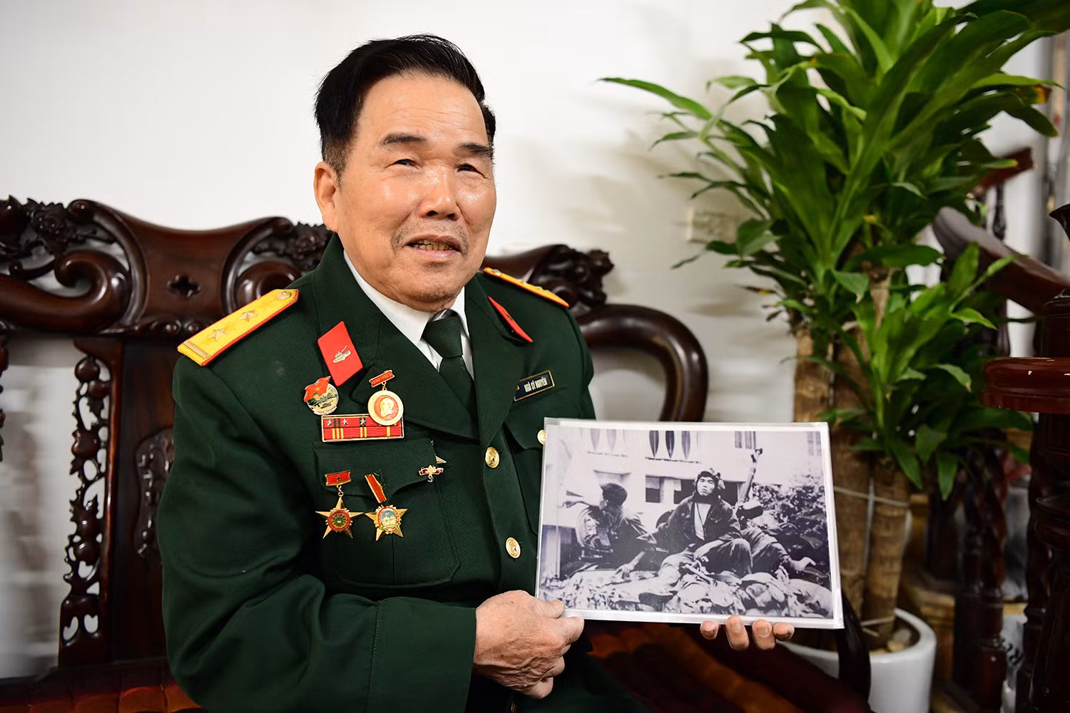 Ngày ấy, chàng trai Ngô Sỹ Nguyên, 23 tuổi rắn rỏi tiến vào Dinh Độc Lập. Hôm nay, ông là người cựu chiến binh trầm lặng, trong hành trình lịch sử, ông vẫn ánh lên hào quang của chiến công bất tử.