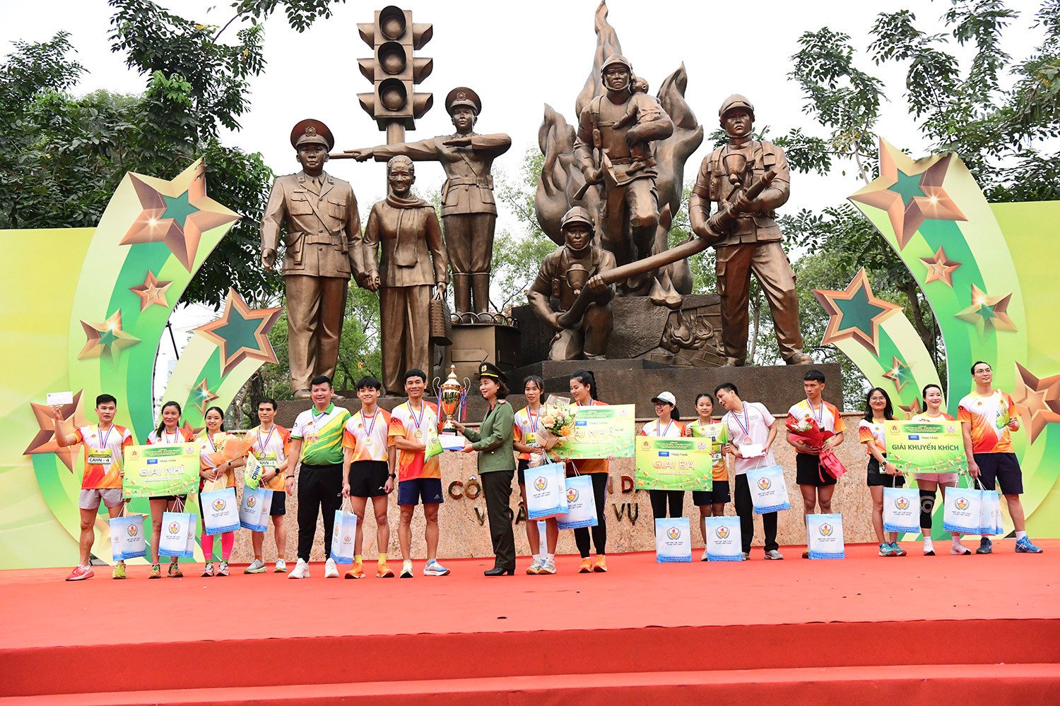 Sự kiện không chỉ thể hiện tinh thần xung kích, quyết tâm bảo vệ an ninh Tổ quốc, mà còn là dịp phát hiện, bồi dưỡng vận động viên xuất sắc, góp phần xây dựng hình ảnh người chiến sĩ Công an nhân dân vững mạnh, gắn bó với nhân dân và bạn bè quốc tế. Sự kiện không chỉ thể hiện tinh thần xung kích, quyết tâm bảo vệ an ninh Tổ quốc, mà còn là dịp phát hiện, bồi dưỡng vận động viên xuất sắc, góp phần xây dựng hình ảnh người chiến sĩ Công an nhân dân vững mạnh, gắn bó với nhân dân và bạn bè quốc tế.