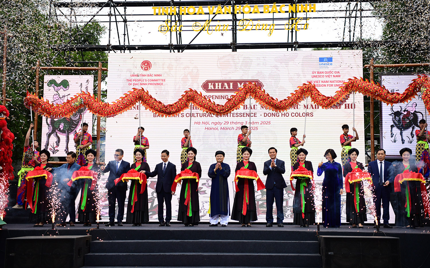 Chương trình "Tinh hoa văn hóa Bắc Ninh - Sắc màu Đông Hồ" diễn ra từ ngày 29-30/3/2025 tại Vườn hoa Đền Bà Kiệu (Hoàn Kiếm, Hà Nội), do UBND tỉnh Bắc Ninh phối hợp Ủy ban Quốc gia UNESCO Việt Nam tổ chức. Sự kiện có sự tham dự của các đại biểu gồm lãnh đạo Bộ Ngoại giao, Bộ Văn hóa, Thể thao và Du lịch, Đại diện Ủy ban UNESCO Việt Nam, đại diện các Đại sứ quán các nước tại Việt Nam và lãnh đạo tỉnh Bắc Ninh.