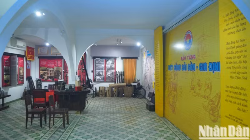 Bảo tàng Biệt động Sài Gòn-Gia Định là một địa chỉ đỏ giới thiệu các hiện vật chiến đấu của các lực lượng biệt động Sài Gòn-Gia Định.