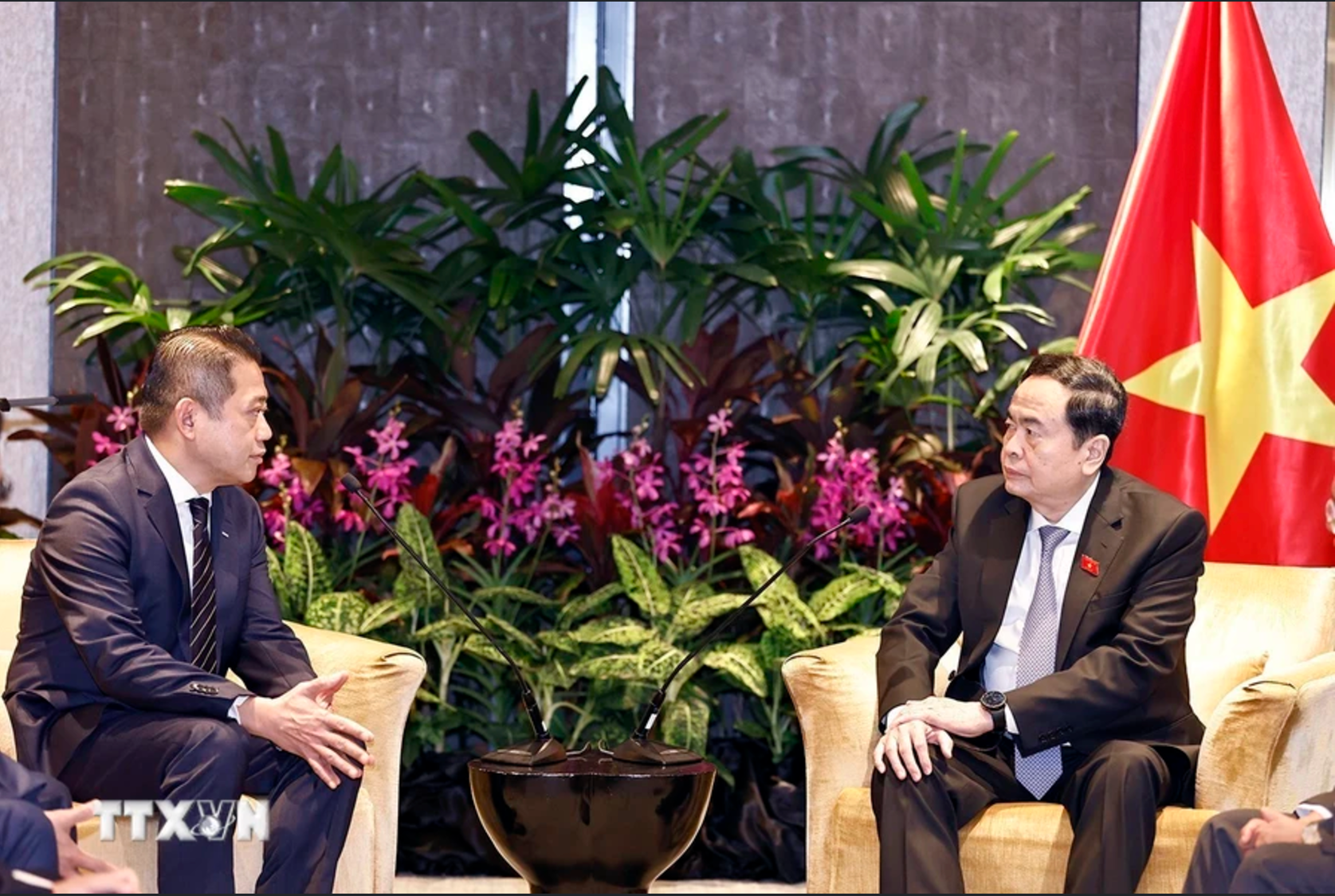 Chủ tịch Quốc hội Trần Thanh Mẫn tiếp ông Kevin Chng, Giám đốc Tài chính Tập đoàn Keppel. (Ảnh: TTXVN)