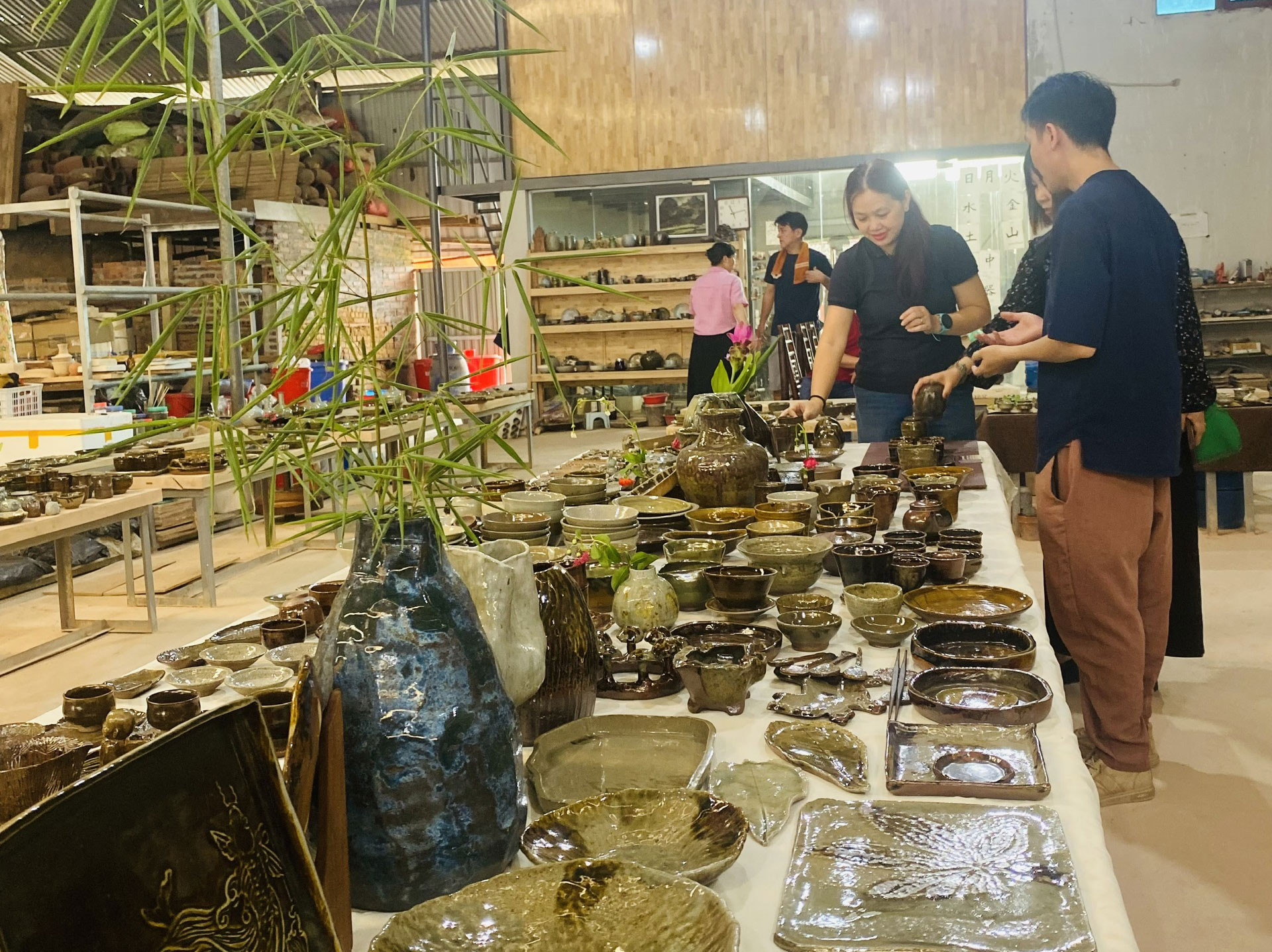 Dòng sản phẩm gốm Phù Lãng nhỏ gọn, có giá trị nghệ thuật và công năng cao ngày càng mang lại giá trị kinh tế.