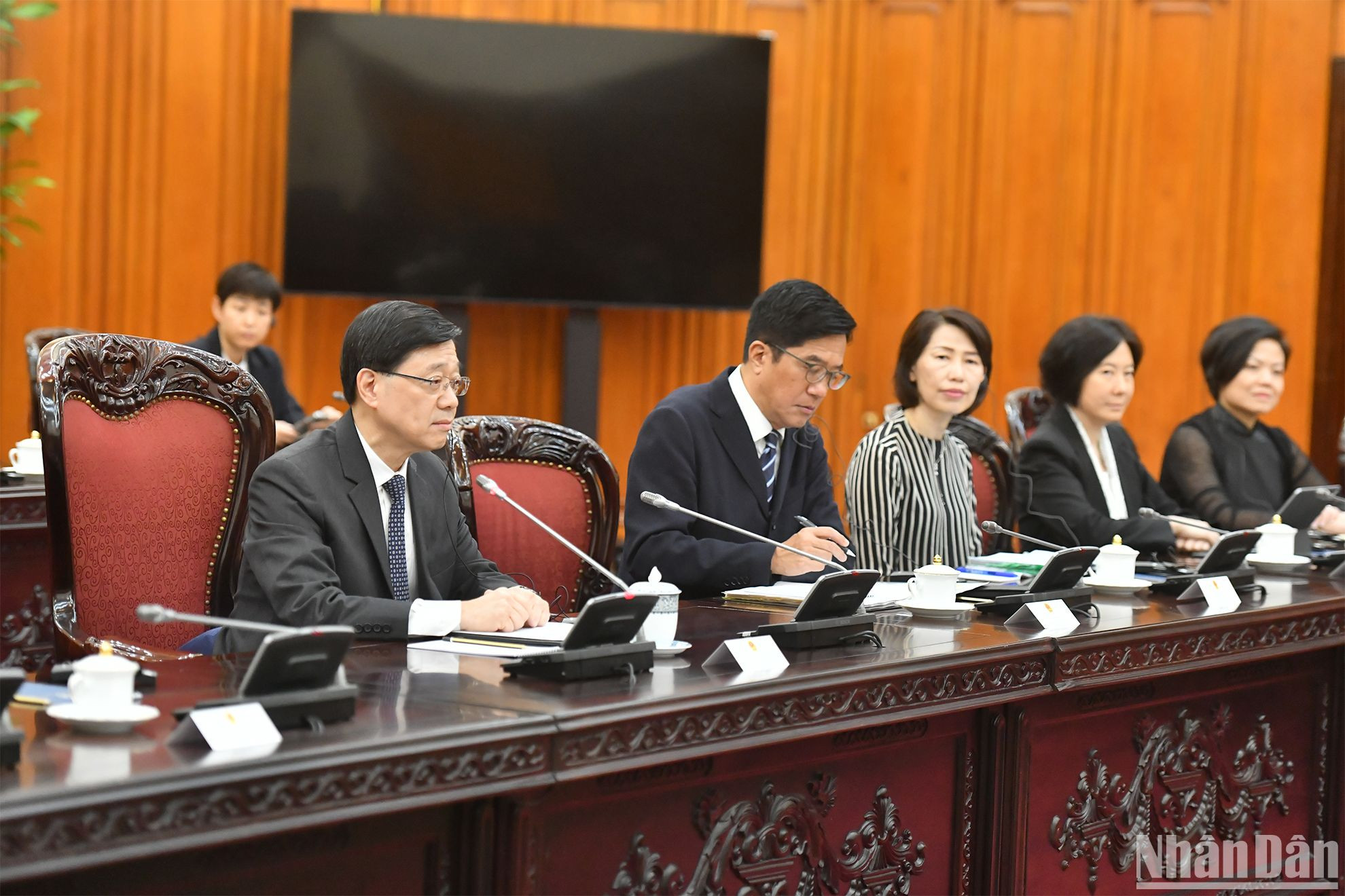 Trưởng Khu hành chính đặc biệt Hồng Kông (Trung Quốc) Lý Gia Siêu và các đại biểu tại cuộc hội đàm.