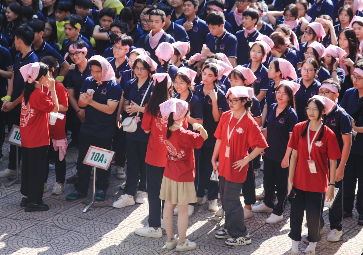 Với các hoạt động của Ngày hội thể thao, các "tân binh" lớp 10 đã thể hiện tinh thần thể thao và tinh thần đoàn kết mạnh mẽ.