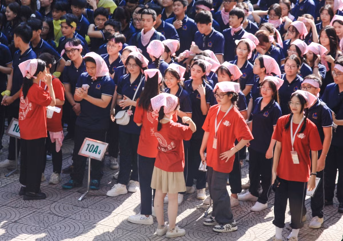 Với các hoạt động của Ngày hội thể thao, các "tân binh" lớp 10 đã thể hiện tinh thần thể thao và tinh thần đoàn kết mạnh mẽ.