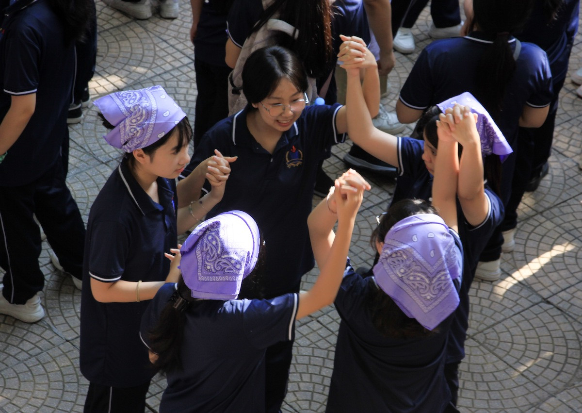 Học sinh khối 10 nhanh chóng hòa mình vào môi trường mới.