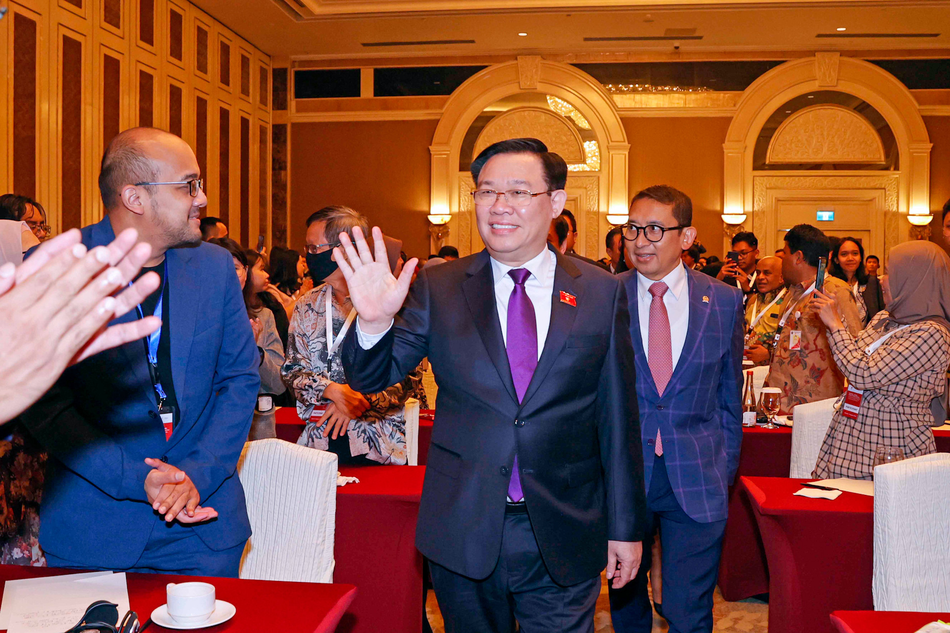 Chủ tịch Quốc hội Vương Đình Huệ đến Diễn đàn chính sách đối ngoại. (Ảnh: Doãn Tấn/TTXVN) Chủ tịch Quốc hội Vương Đình Huệ đến Diễn đàn chính sách đối ngoại. (Ảnh: Doãn Tấn/TTXVN)