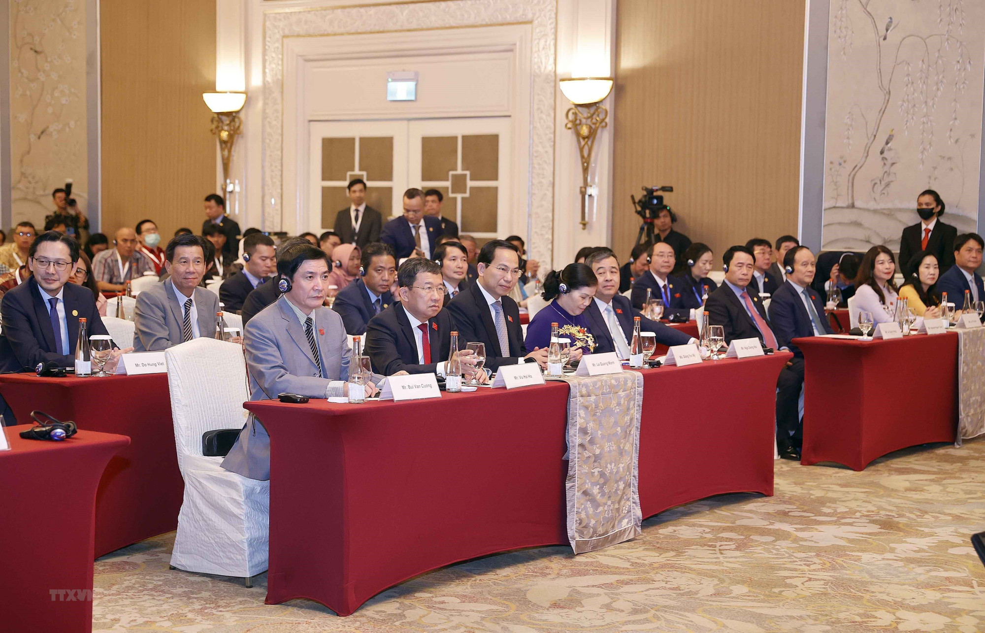 Đại biểu dự diễn đàn. (Ảnh: Doãn Tấn) Đại biểu dự diễn đàn. (Ảnh: Doãn Tấn)