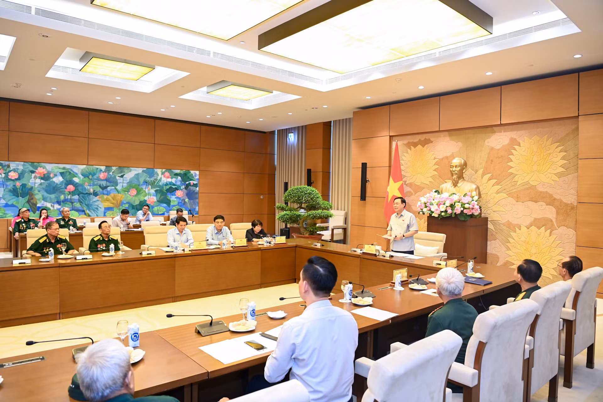 Quang cảnh buổi gặp mặt tại Nhà Quốc hội.
