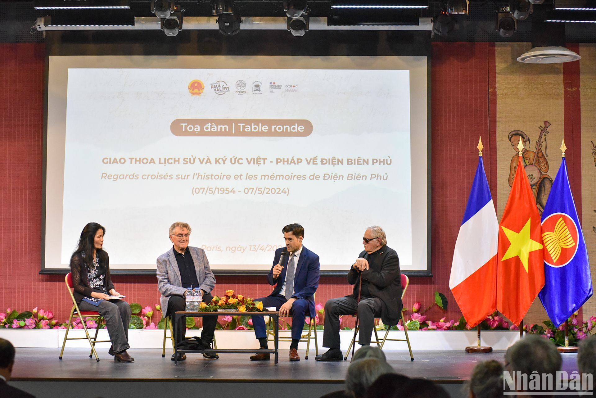 GS Pierre Journoud, giảng viên chuyên ngành Lịch sử đương đại, Đại học Paul-Valéry Montpellier 3, đánh giá cao sự kết hợp chặt chẽ giữa ba mặt trận chính trị, quân sự và ngoại giao của nhân dân Việt Nam trong chiến thắng Điện Biên Phủ. (Ảnh: MINH DUY) GS Pierre Journoud, giảng viên chuyên ngành Lịch sử đương đại, Đại học Paul-Valéry Montpellier 3, đánh giá cao sự kết hợp chặt chẽ giữa ba mặt trận chính trị, quân sự và ngoại giao của nhân dân Việt Nam trong chiến thắng Điện Biên Phủ. (Ảnh: MINH DUY)