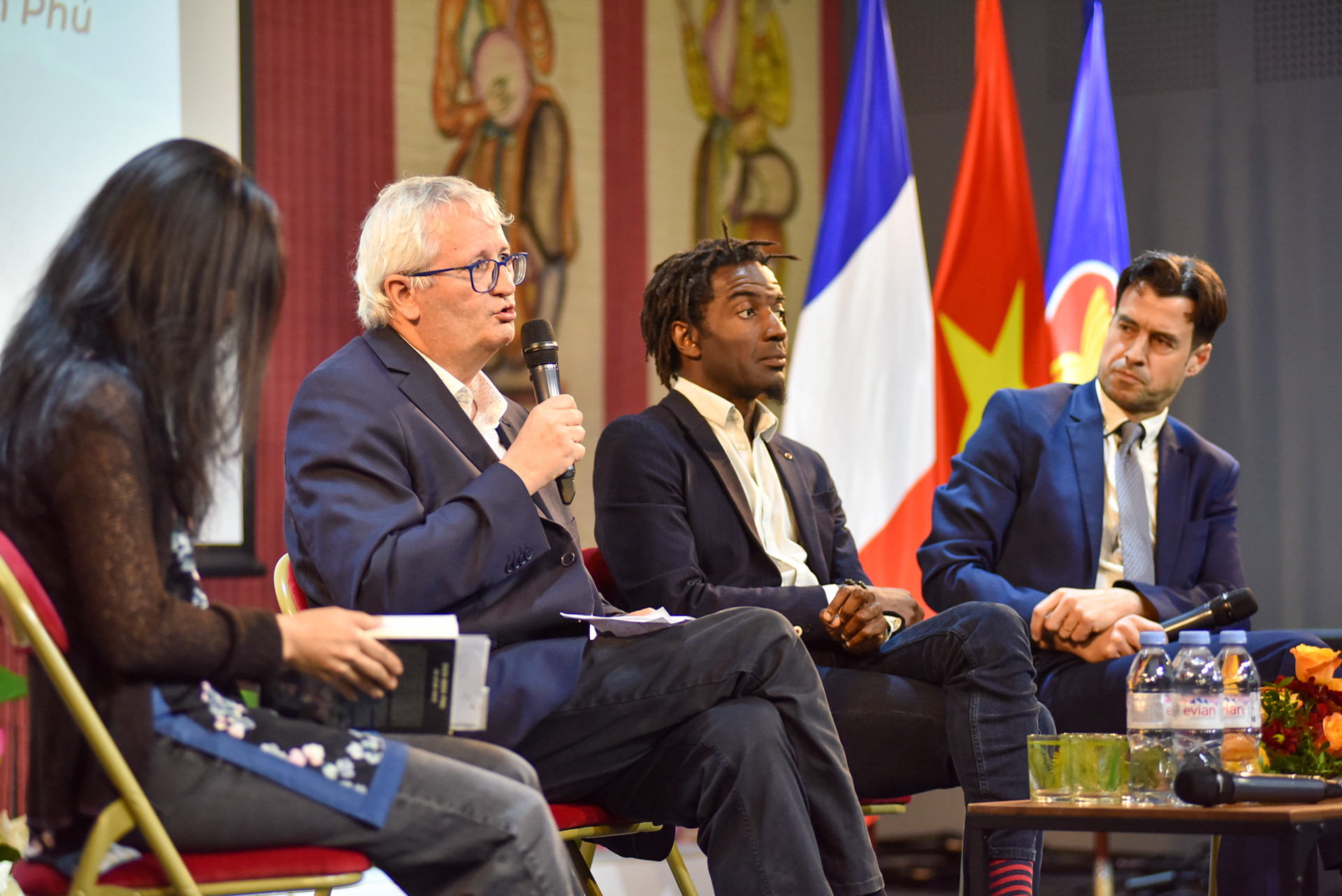 Theo ông Éric Coudray, PGS Lịch sử và Địa lý tại trường Gabriel Fauré d'Annecy và TS Lịch sử đương đại của Đại học Paul Valéry Montpellier 3, chiến thắng Điện Biên Phủ là một dấu mốc quan trọng đối với quá trình phi thực dân hoá. (Ảnh: MINH DUY) Theo ông Éric Coudray, PGS Lịch sử và Địa lý tại trường Gabriel Fauré d'Annecy và TS Lịch sử đương đại của Đại học Paul Valéry Montpellier 3, chiến thắng Điện Biên Phủ là một dấu mốc quan trọng đối với quá trình phi thực dân hoá. (Ảnh: MINH DUY)