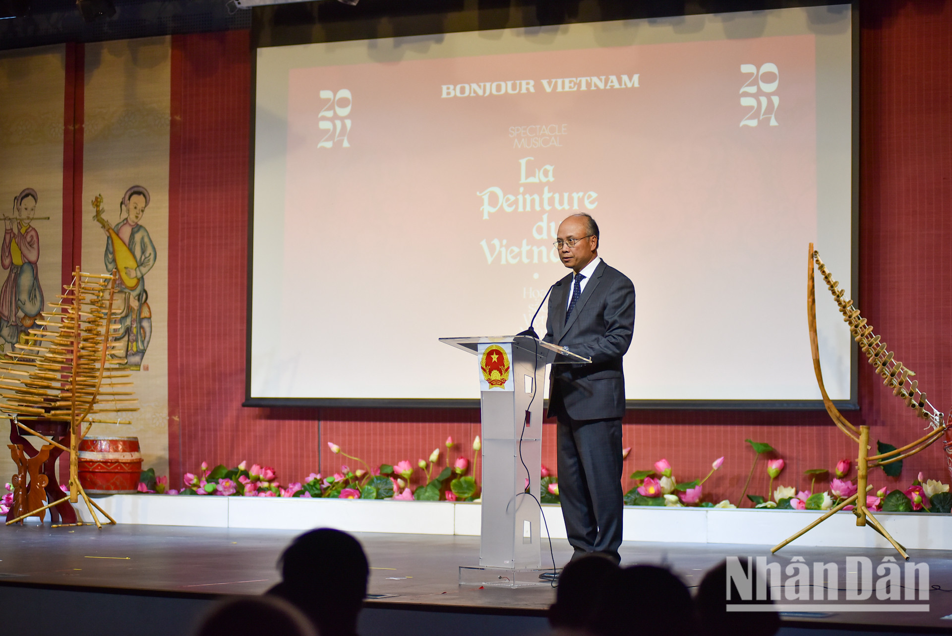 Đại sứ Đinh Toàn Thắng nhấn mạnh: Đây là hoạt động rất có ý nghĩa, làm nổi bật bản sắc Việt Nam gồm văn hóa, ẩm thực và nông sản, góp phần thúc đẩy xúc tiến văn hóa, du lịch, kinh tế và thương mại của Việt Nam tại Pháp. (Ảnh: KHẢI HOÀN)