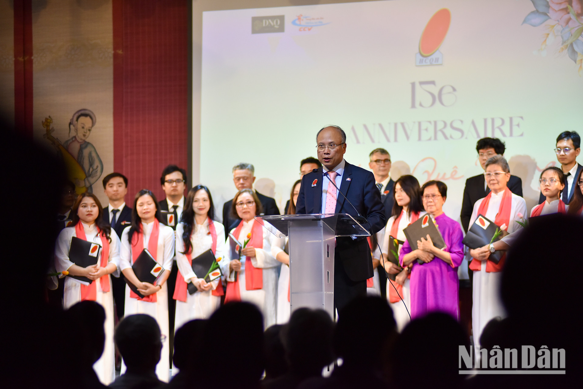 Đại sứ Đinh Toàn Thắng cho biết, tình yêu quê hương đất nước được các thành viên nhóm Hợp ca Quê hương gửi gắm qua từng lời ca, tiếng hát. (Ảnh: MINH DUY) Đại sứ Đinh Toàn Thắng cho biết, tình yêu quê hương đất nước được các thành viên nhóm Hợp ca Quê hương gửi gắm qua từng lời ca, tiếng hát. (Ảnh: MINH DUY)