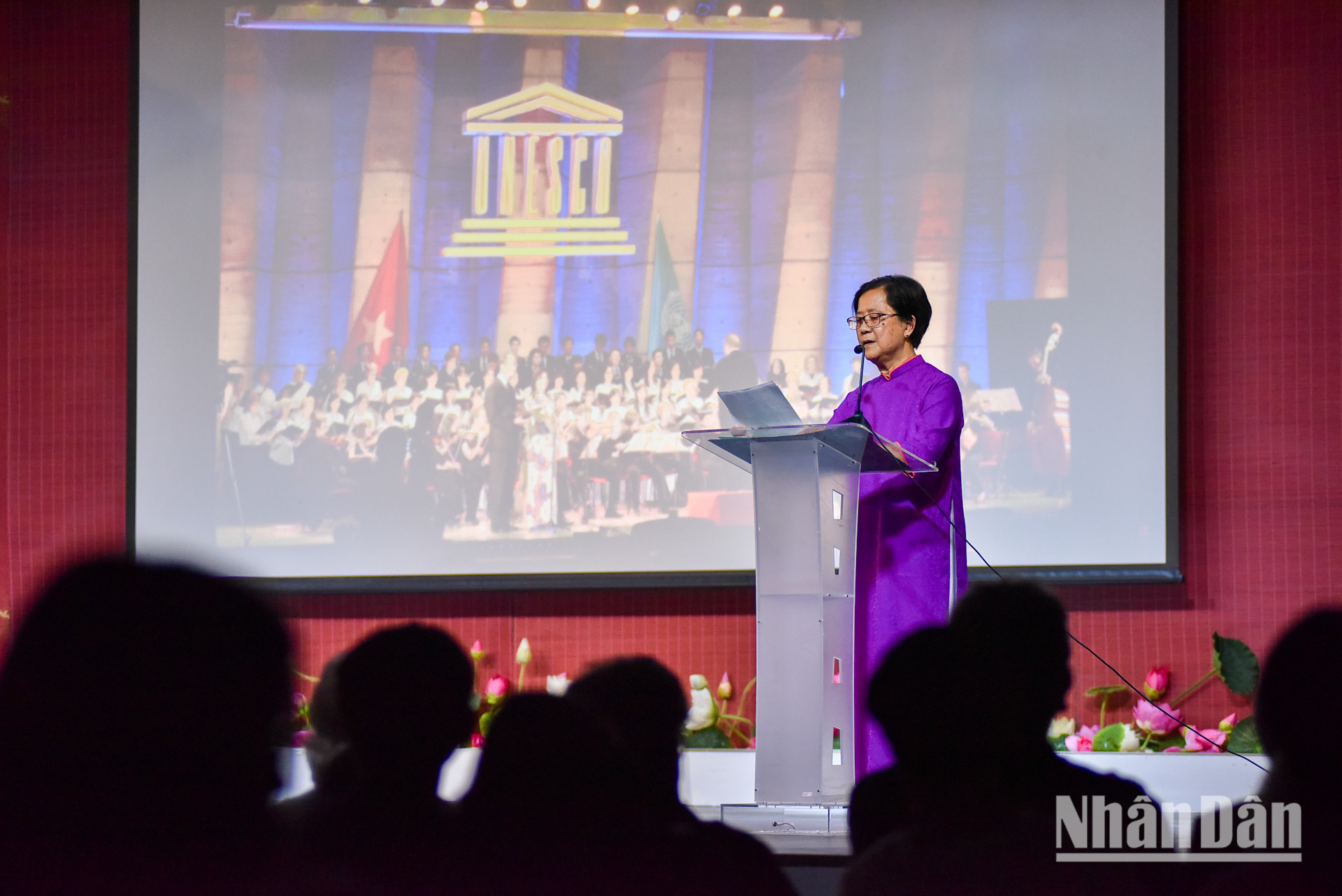 Bà Nguyễn Ngân Hà, một trong những người sáng lập nhóm Hợp ca Quê hương từ niềm đam mê với dòng nhạc cách mạng của nước nhà. (Ảnh: MINH DUY) Bà Nguyễn Ngân Hà, một trong những người sáng lập nhóm Hợp ca Quê hương từ niềm đam mê với dòng nhạc cách mạng của nước nhà. (Ảnh: MINH DUY)