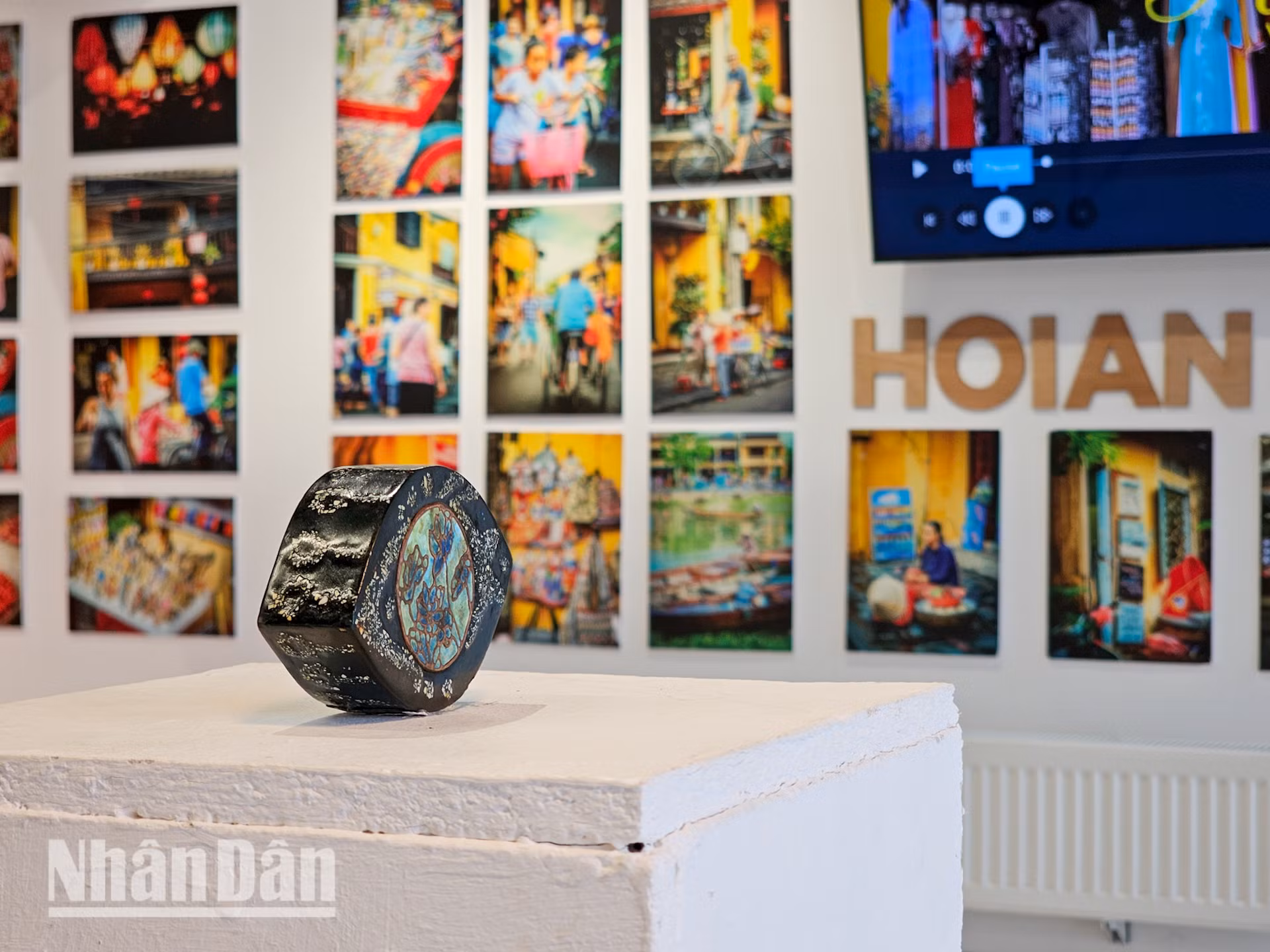 Triển lãm ảnh giới thiệu những góc nhìn của các bạn trẻ về Hội An và các di sản của Việt Nam. (Ảnh: MINH DUY)