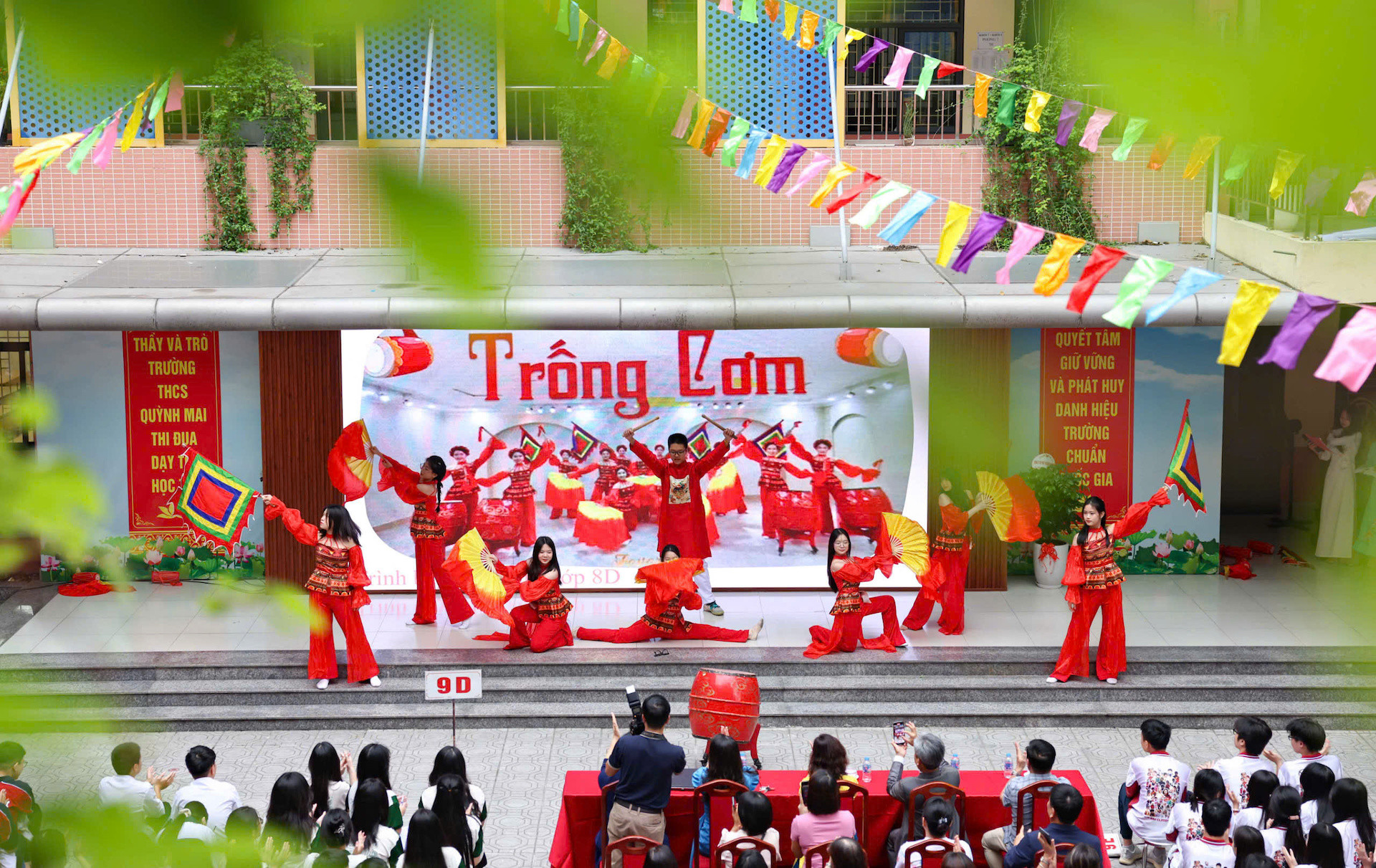 Tiết mục văn nghệ trong lễ bế giảng.