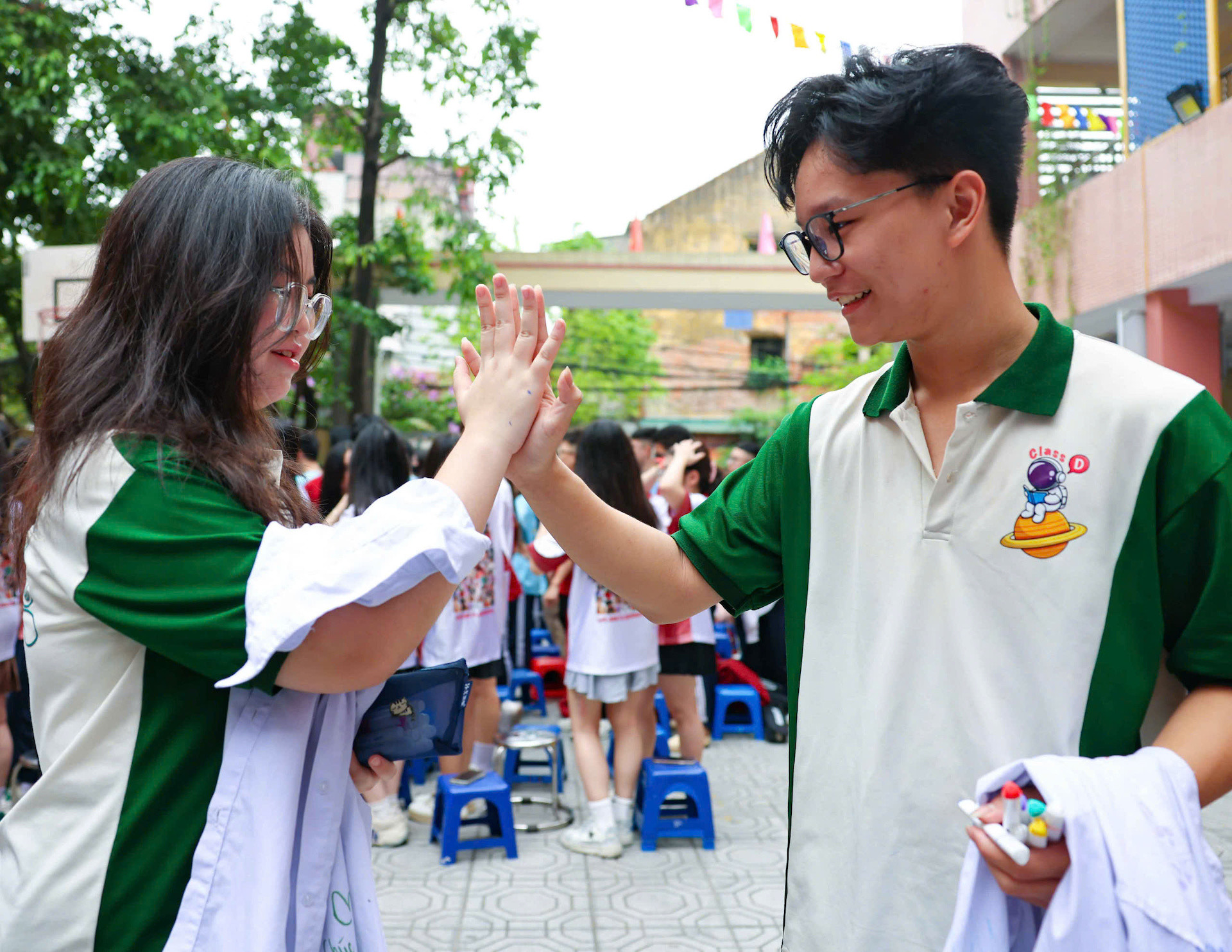 Hẹn nhau cùng đỗ vào ngôi trường mơ ước.