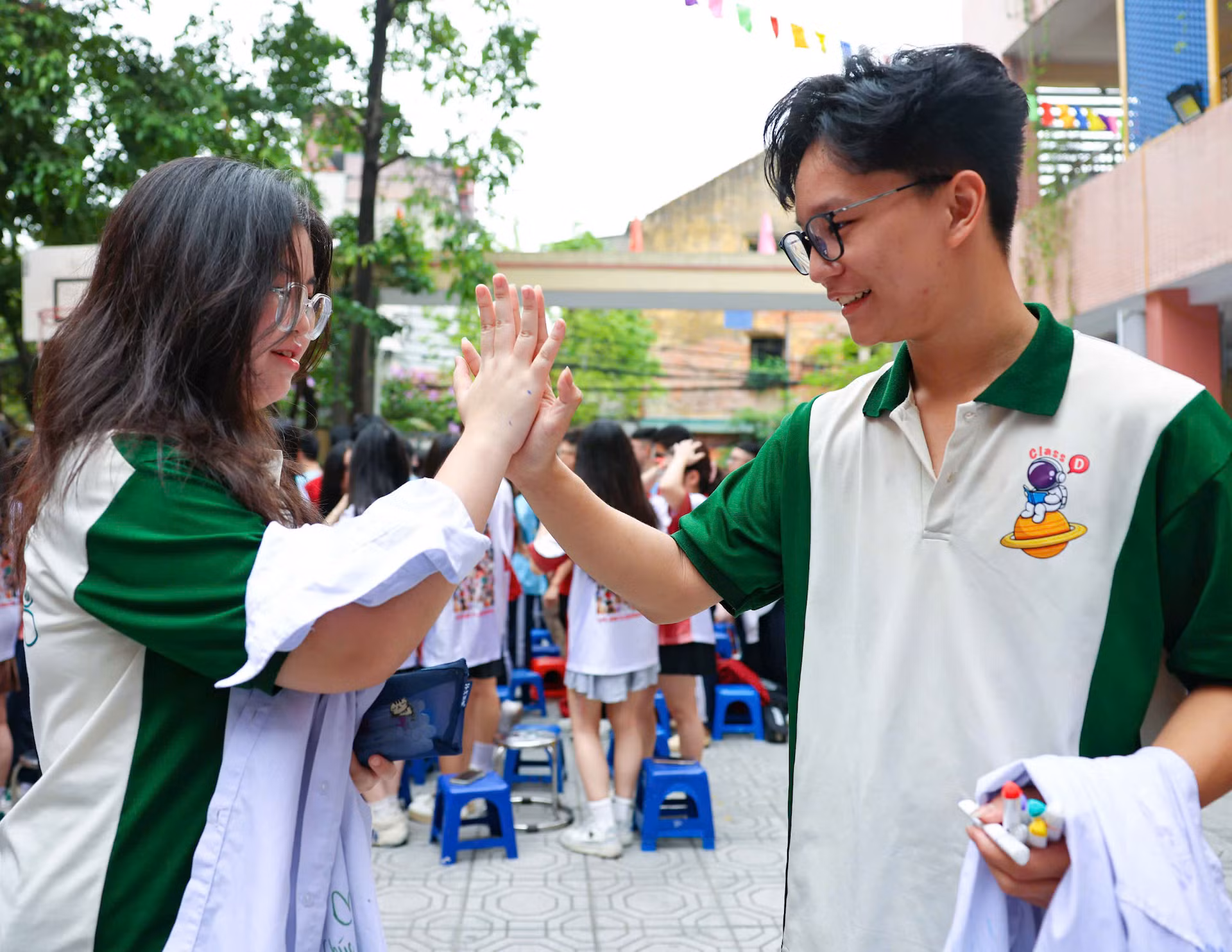 Hẹn nhau cùng đỗ vào ngôi trường mơ ước.