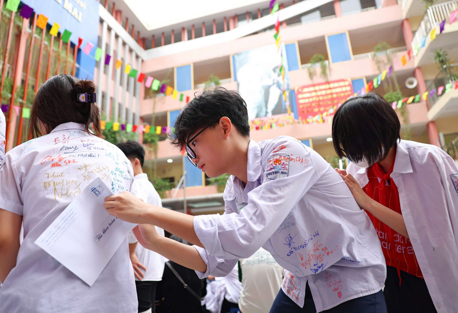 Hẹn nhau cùng đạt được thành tích tốt nhất trên con đường tiếp theo.