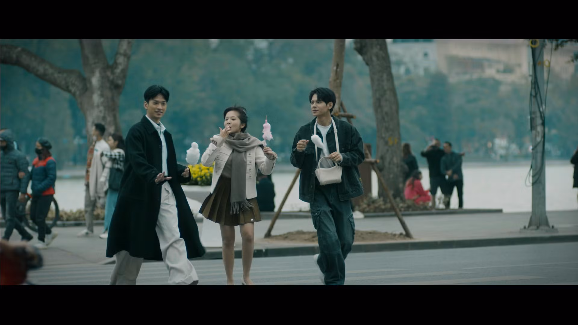 Các diễn viên trẻ trong phim "Cha tôi, người ở lại". (Ảnh: VFC)