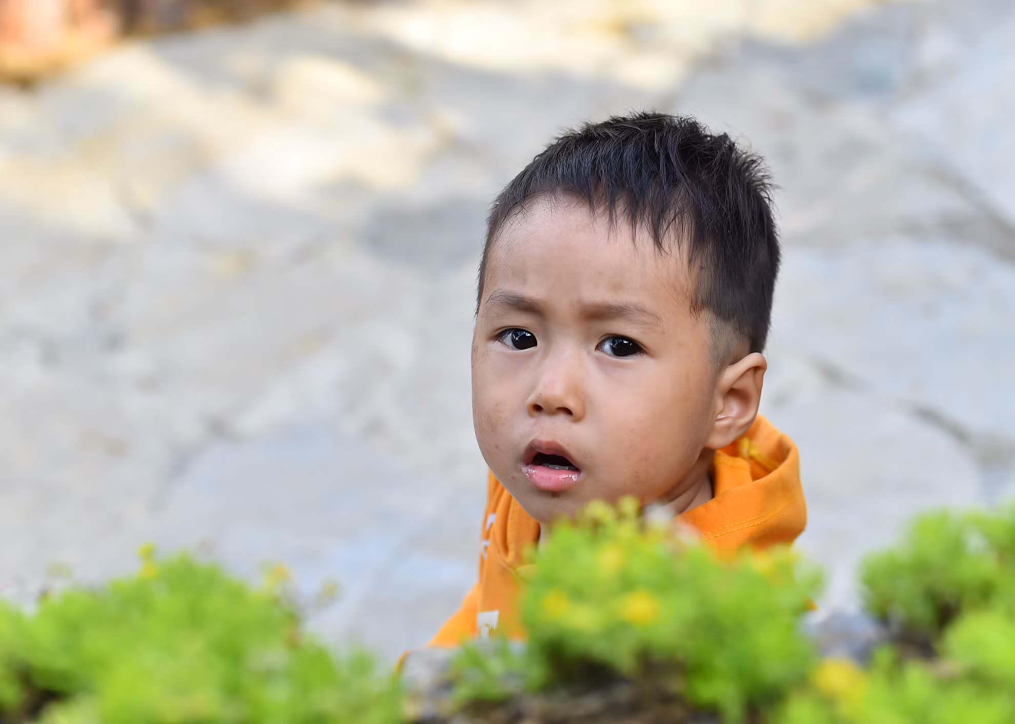 Dù cuộc sống và thiên nhiên có khắc nghiệt như thế nào thì trên gương mặt mỗi em bé vùng cao vẫn hiện hữu sự ngây thơ và trong sáng.