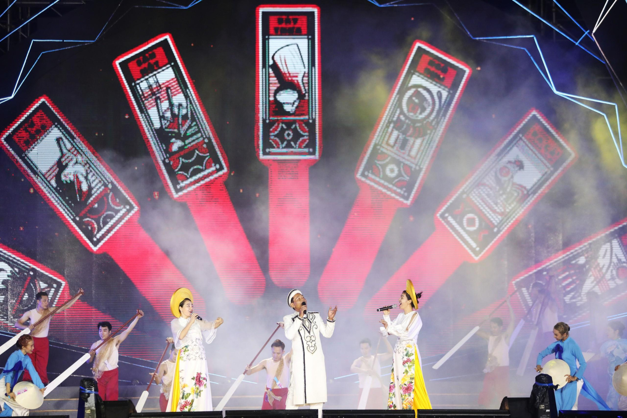 Những tiết mục mang màu sắc văn hóa từ ba miền.