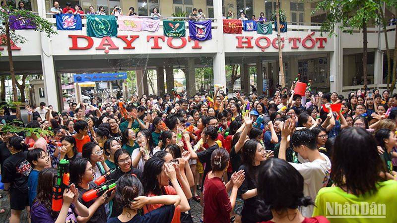 “Công viên nước CNN” thu hút sự tham gia của hơn 600 học sinh cuối cấp.