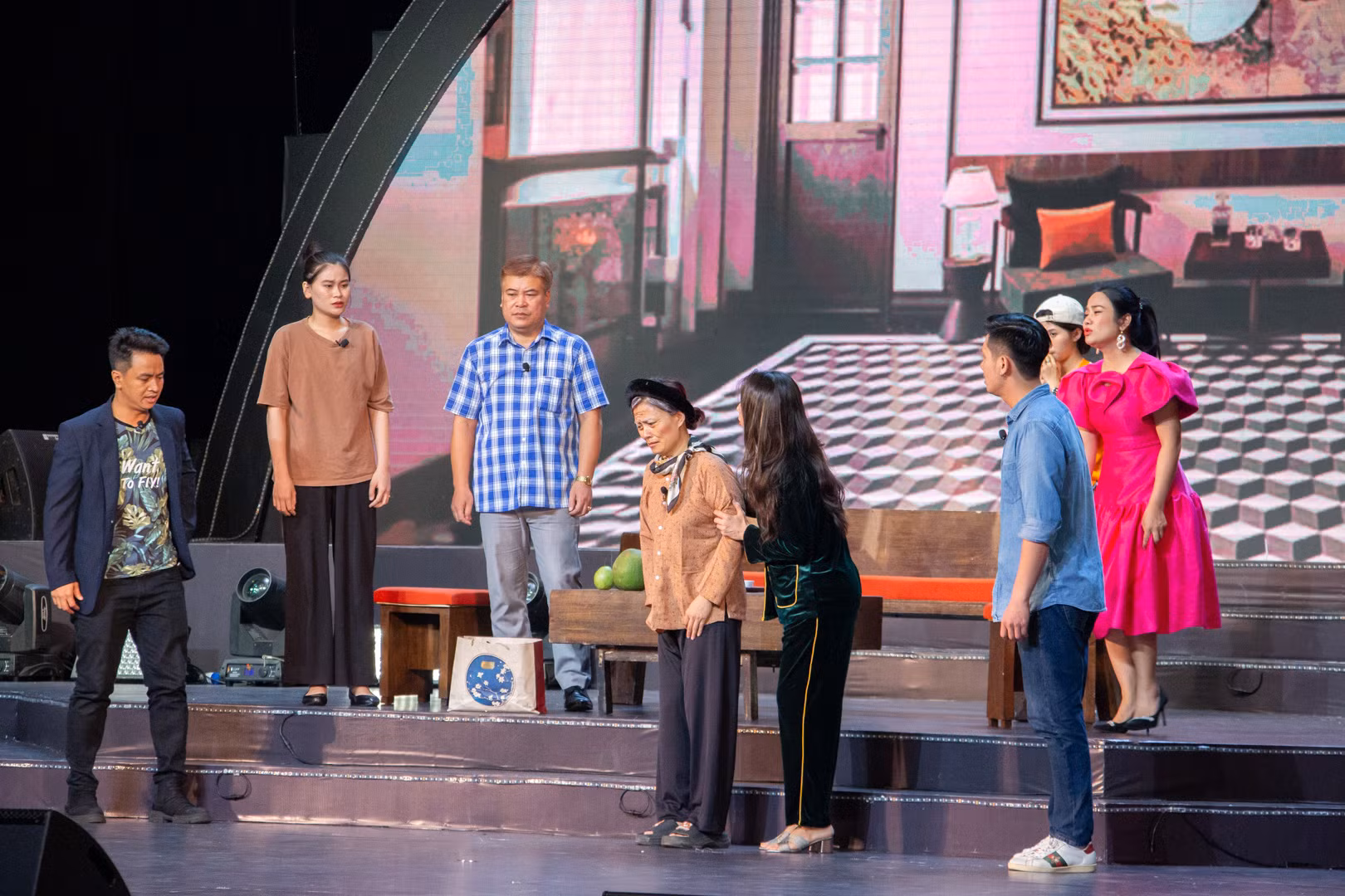 Tiểu phẩm “Báo hiếu” do các diễn viên của Nhà hát Tuổi trẻ biểu diễn đánh dấu sự chuyển tiếp sang chương 3. Vở kịch hài hước nhưng cũng mang ý nghĩa sâu sắc về tình cảm mẹ dành cho con và những “đáp trả” cay đắng mà các con dành cho mẹ.