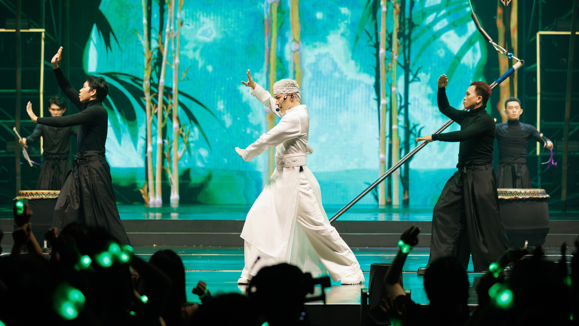 “Thuận nước đẩy thuyền”, ca khúc lấy cảm hứng từ âm nhạc truyền thống của ST. Sơn Thạch. (Ảnh: Yeah1)