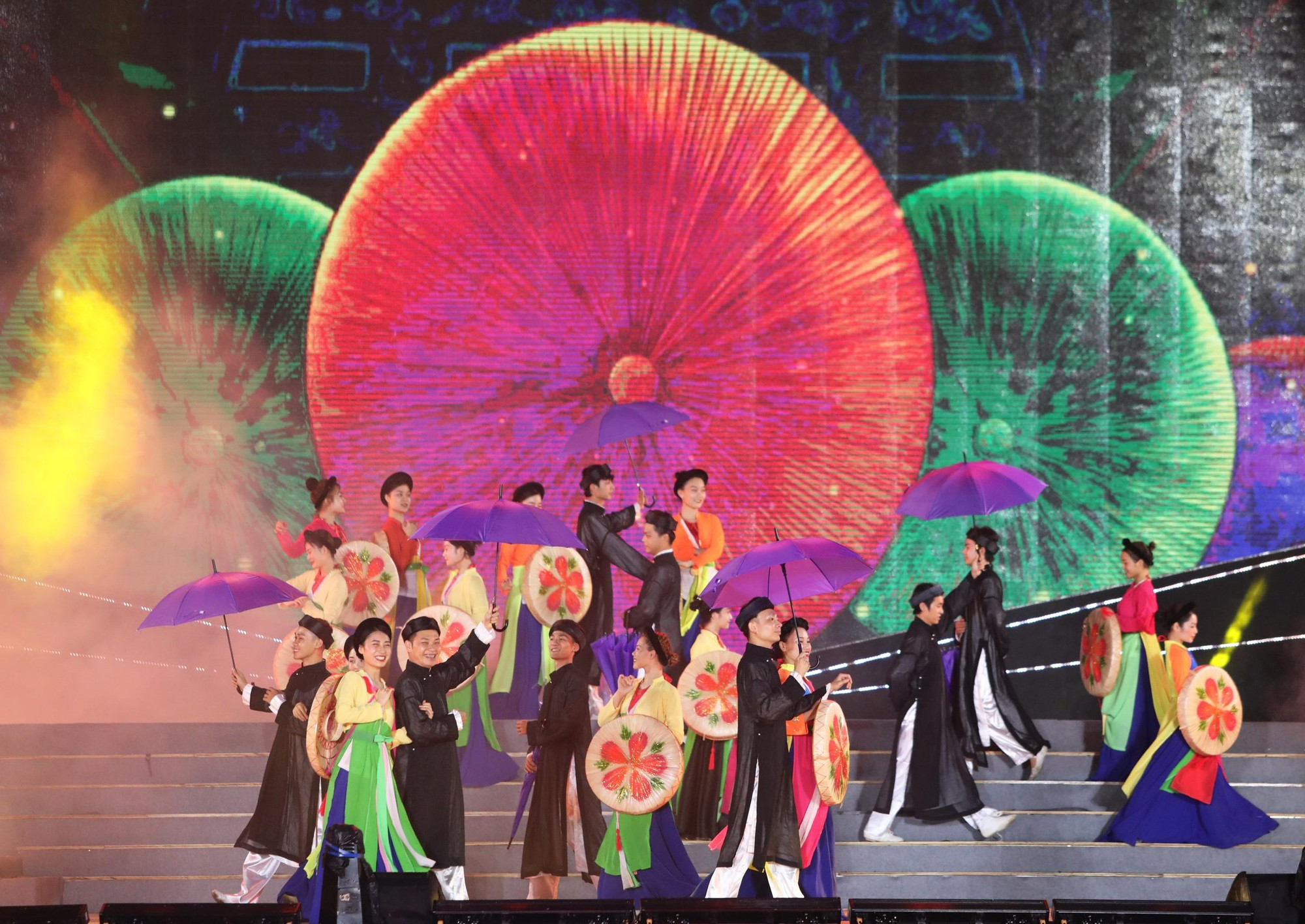 Biểu tượng chiếc nón quai thao.