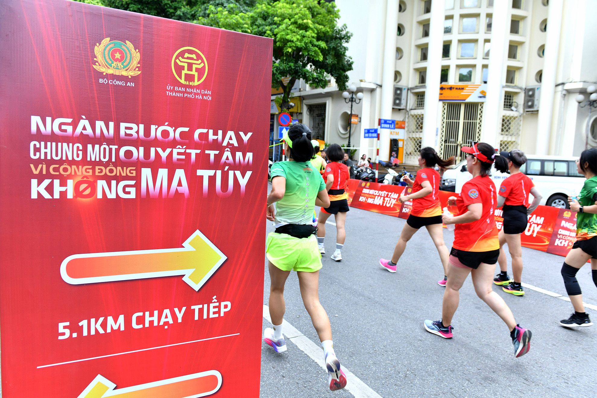 Những bước chạy lan tỏa thông điệp Chung một quyết tâm - Vì cộng đồng không ma túy. Những bước chạy lan tỏa thông điệp Chung một quyết tâm - Vì cộng đồng không ma túy.