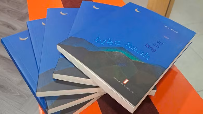 Tác phẩm thơ "Sự im lặng biếc xanh".