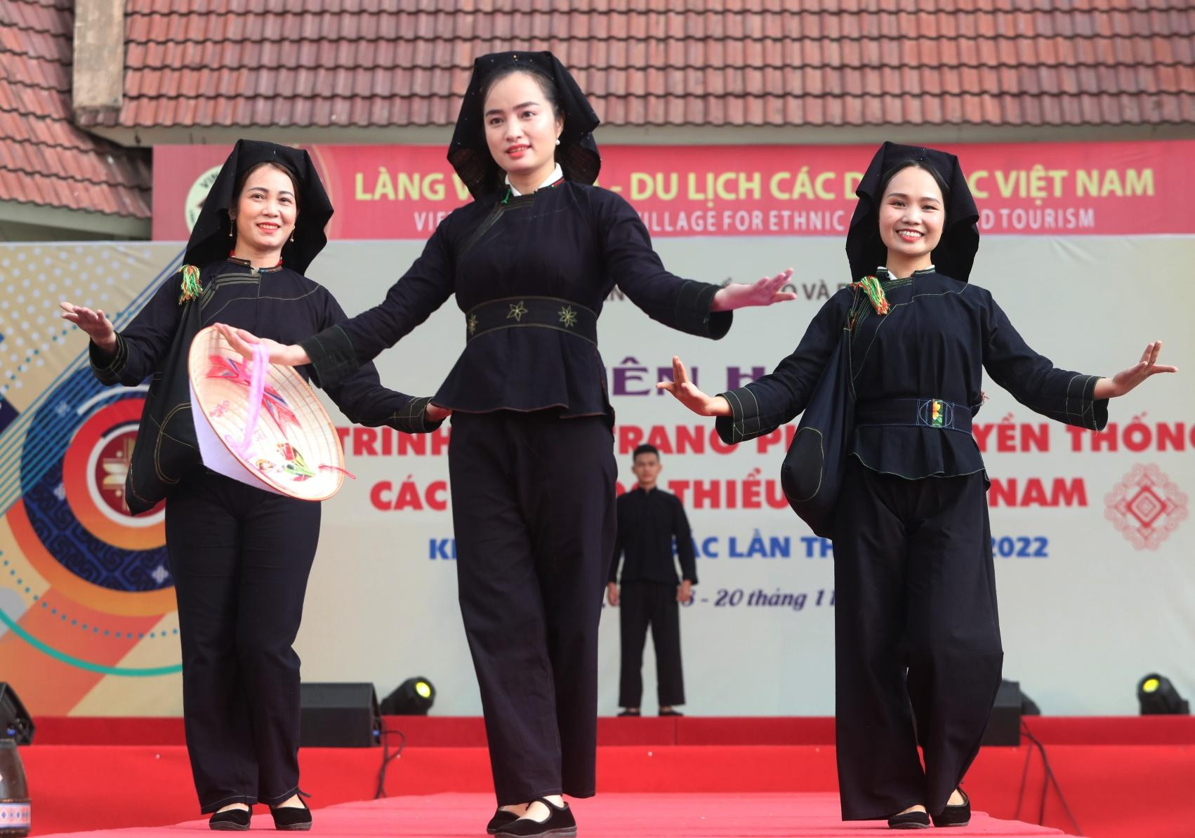 Trang phục dân tộc Tày.