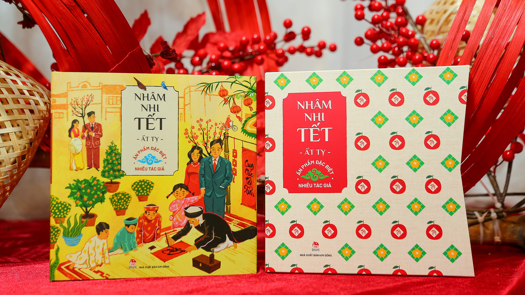 Bộ sách “Nhâm nhi Tết”.