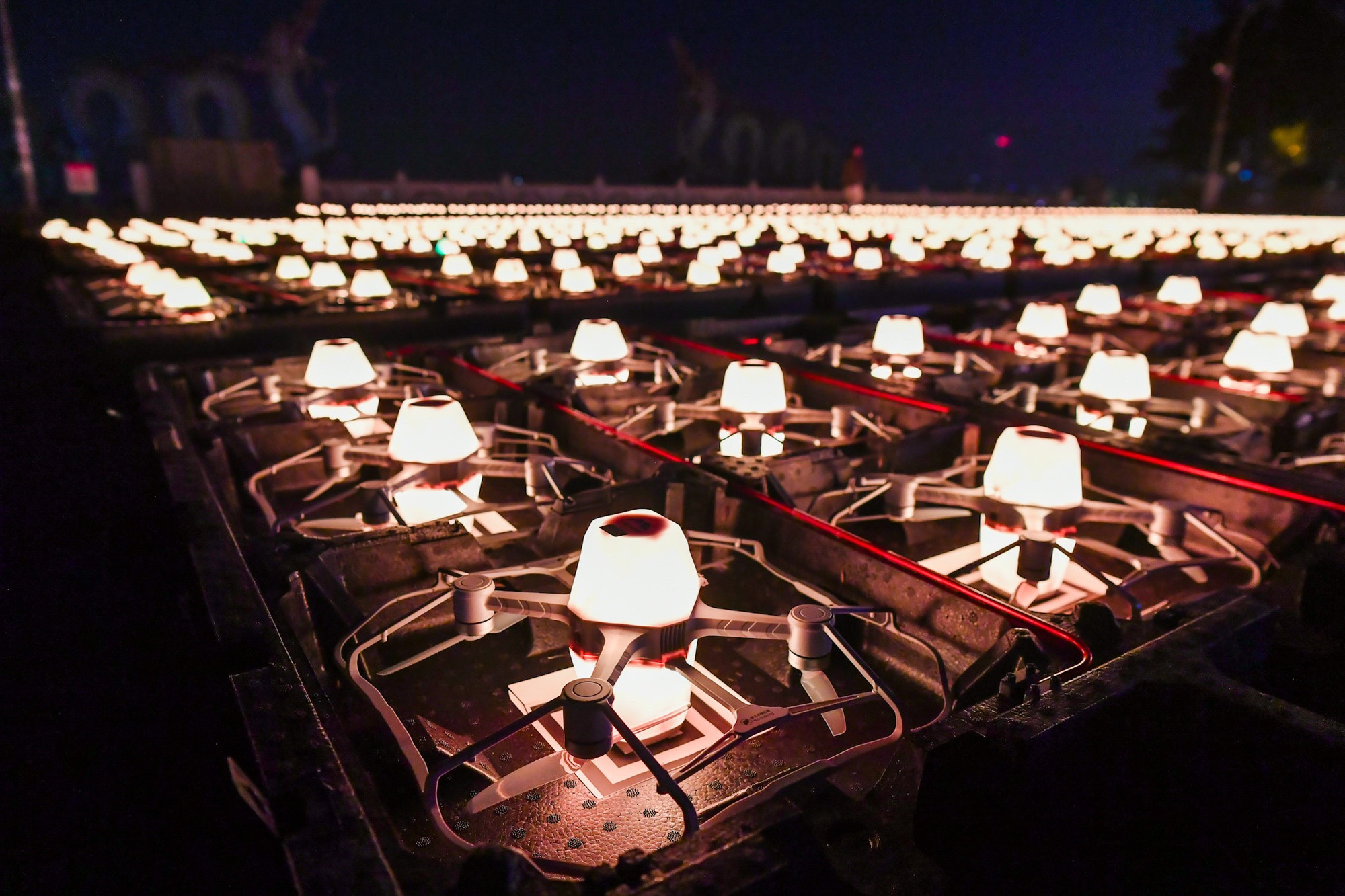 2.025 chiếc drone light đã sẵn sàng tỏa sáng.