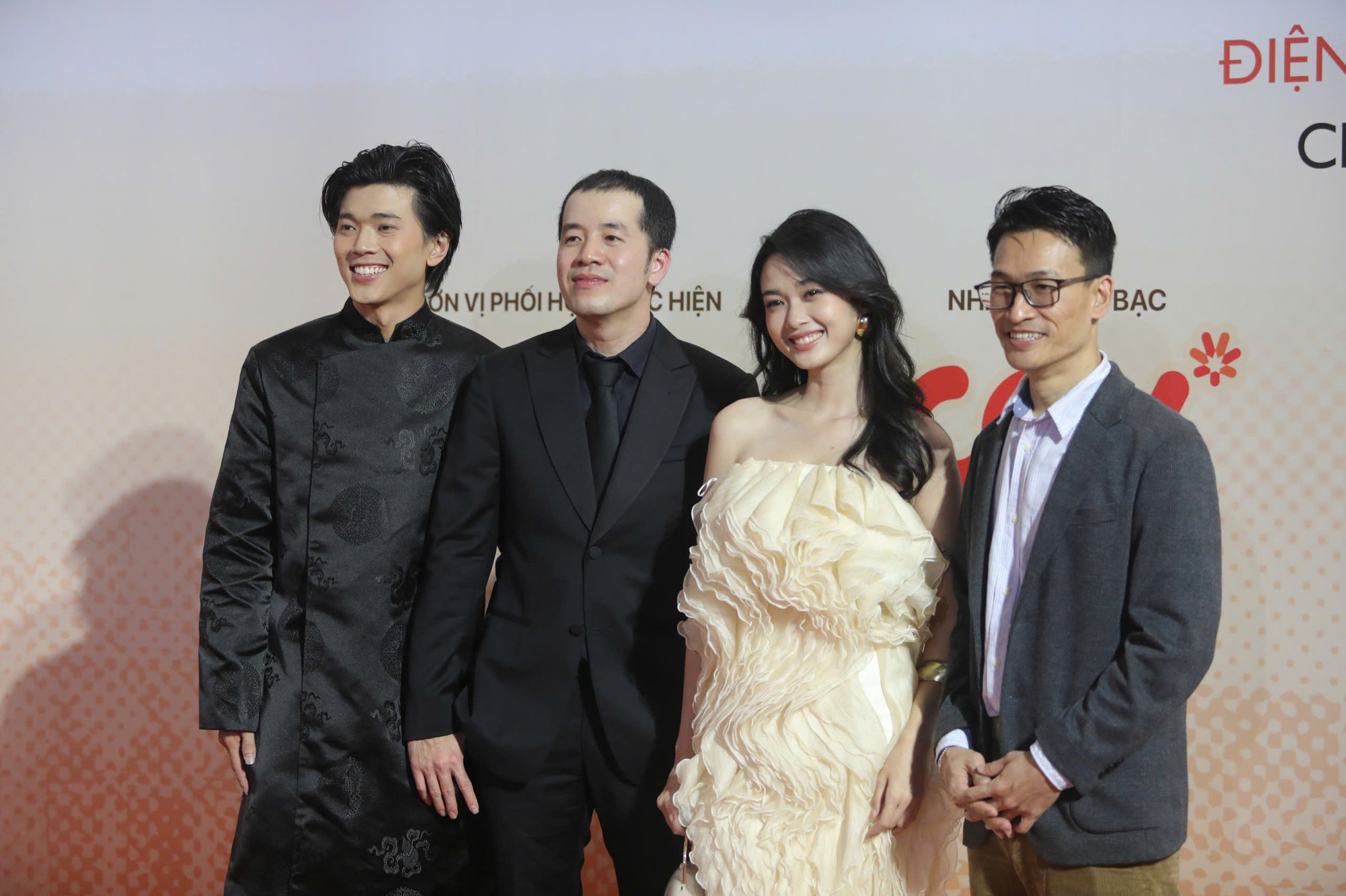 Đoàn làm phim "Ngày xưa có một chuyện tình".